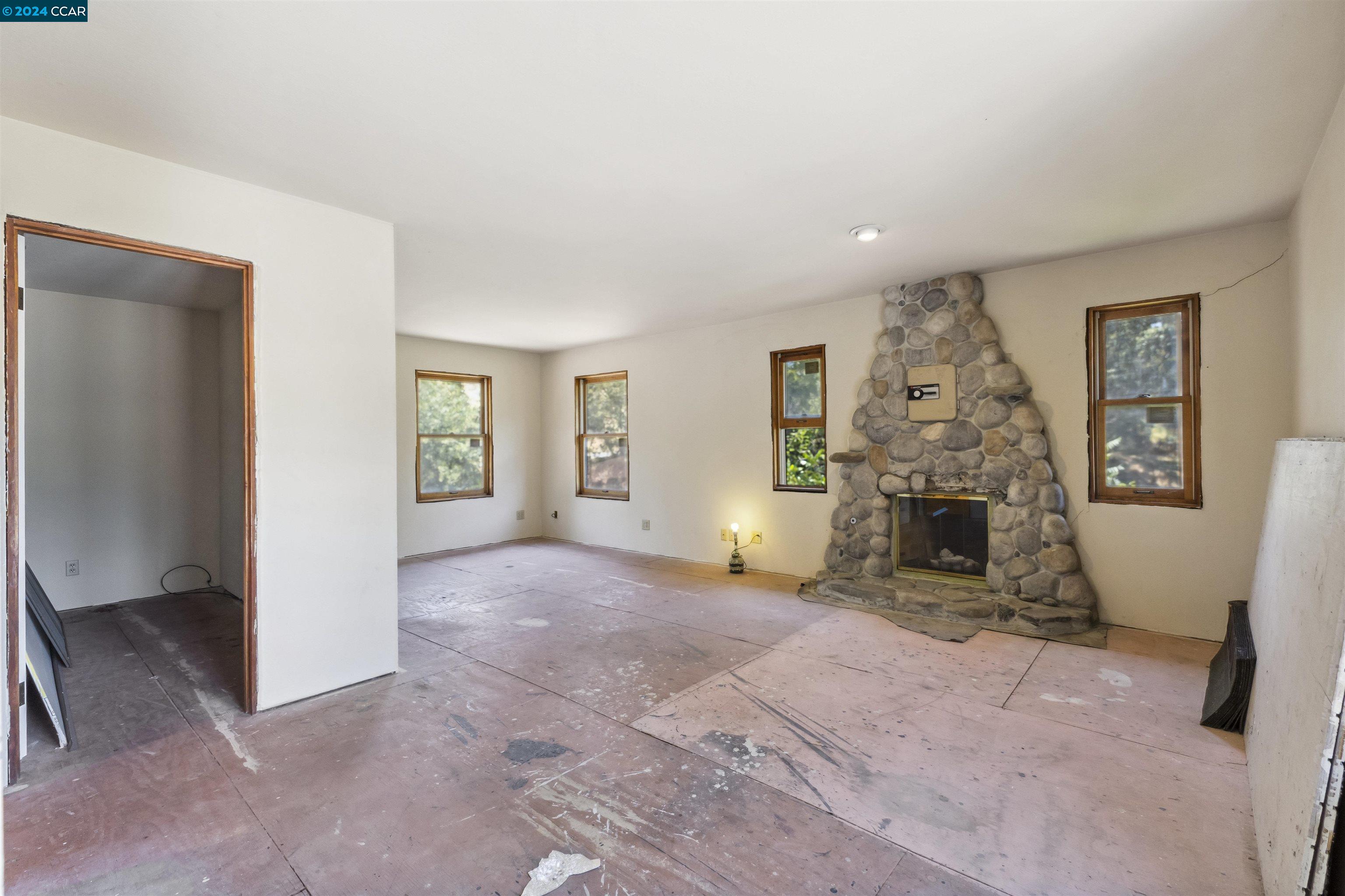 1241 Laverock Ln