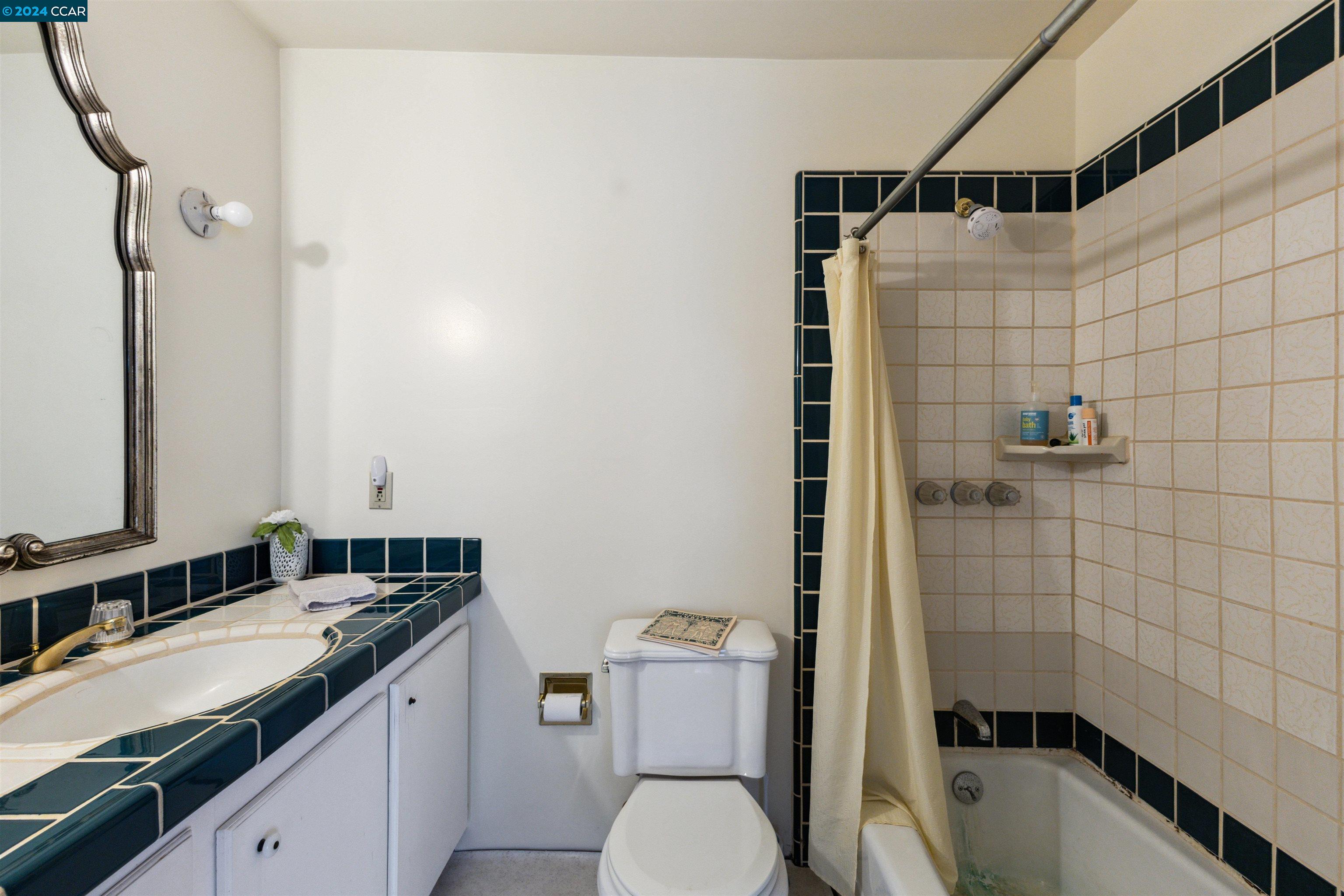 1241 Laverock Ln
