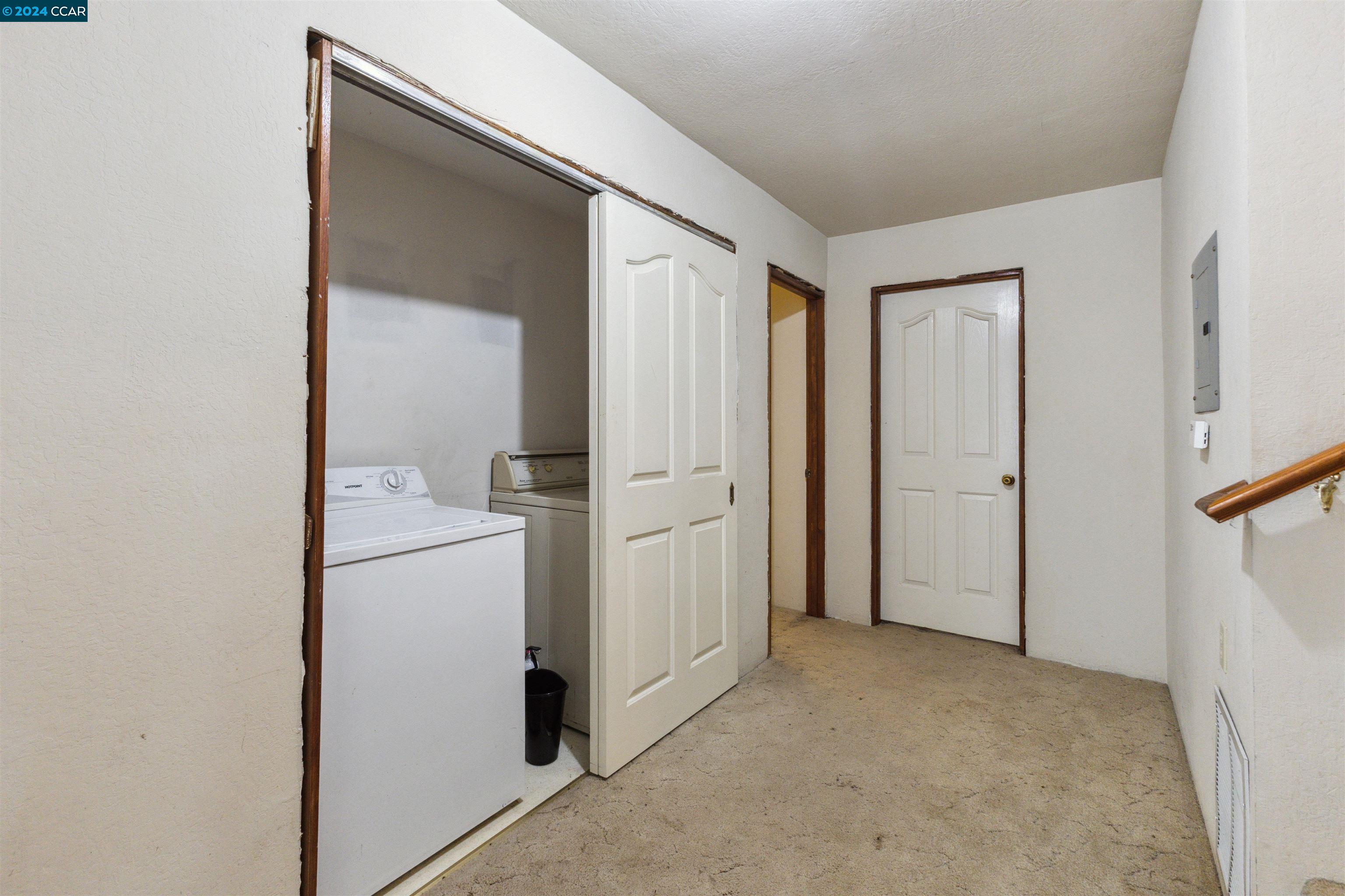 1241 Laverock Ln