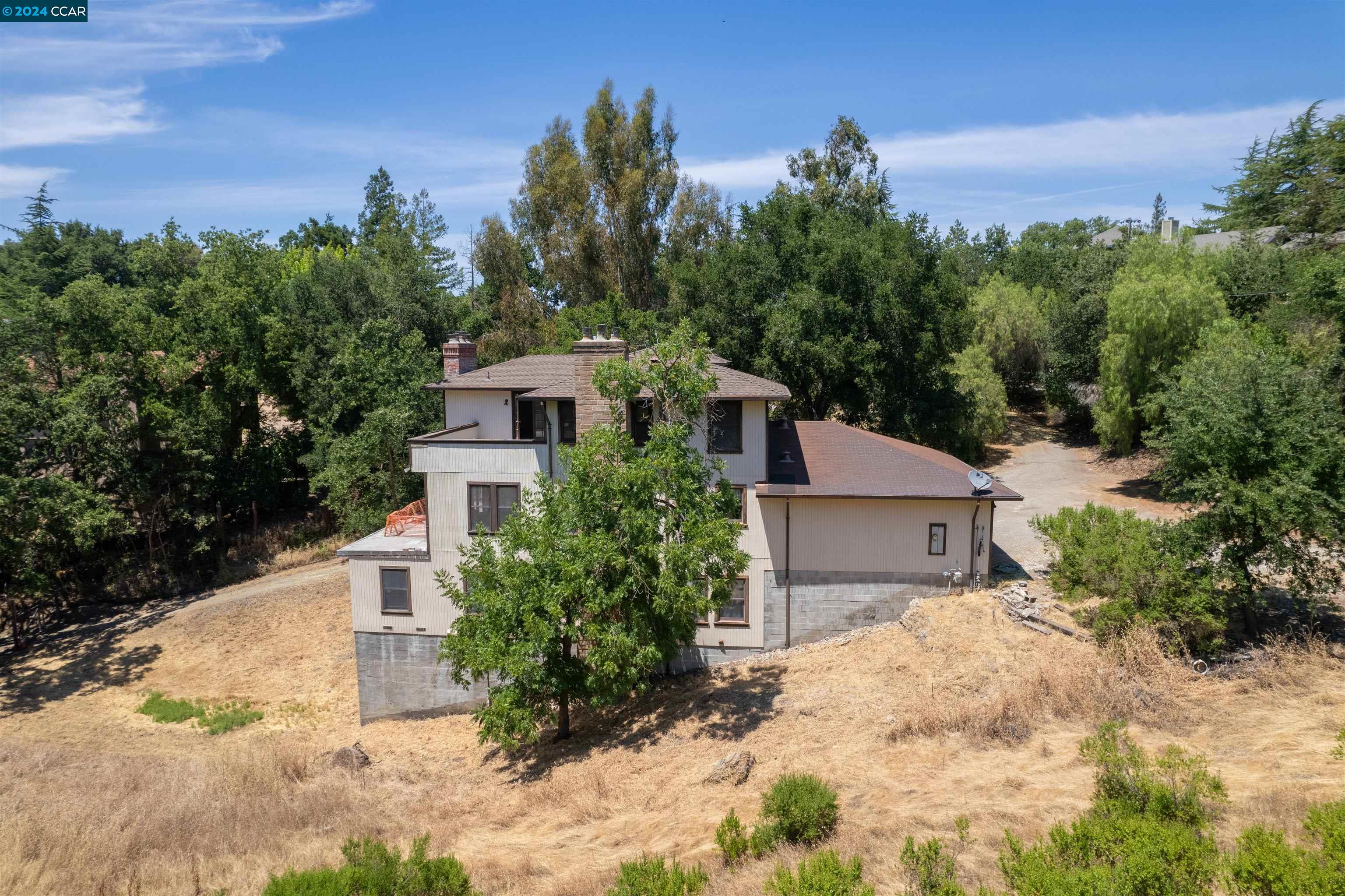 1241 Laverock Ln
