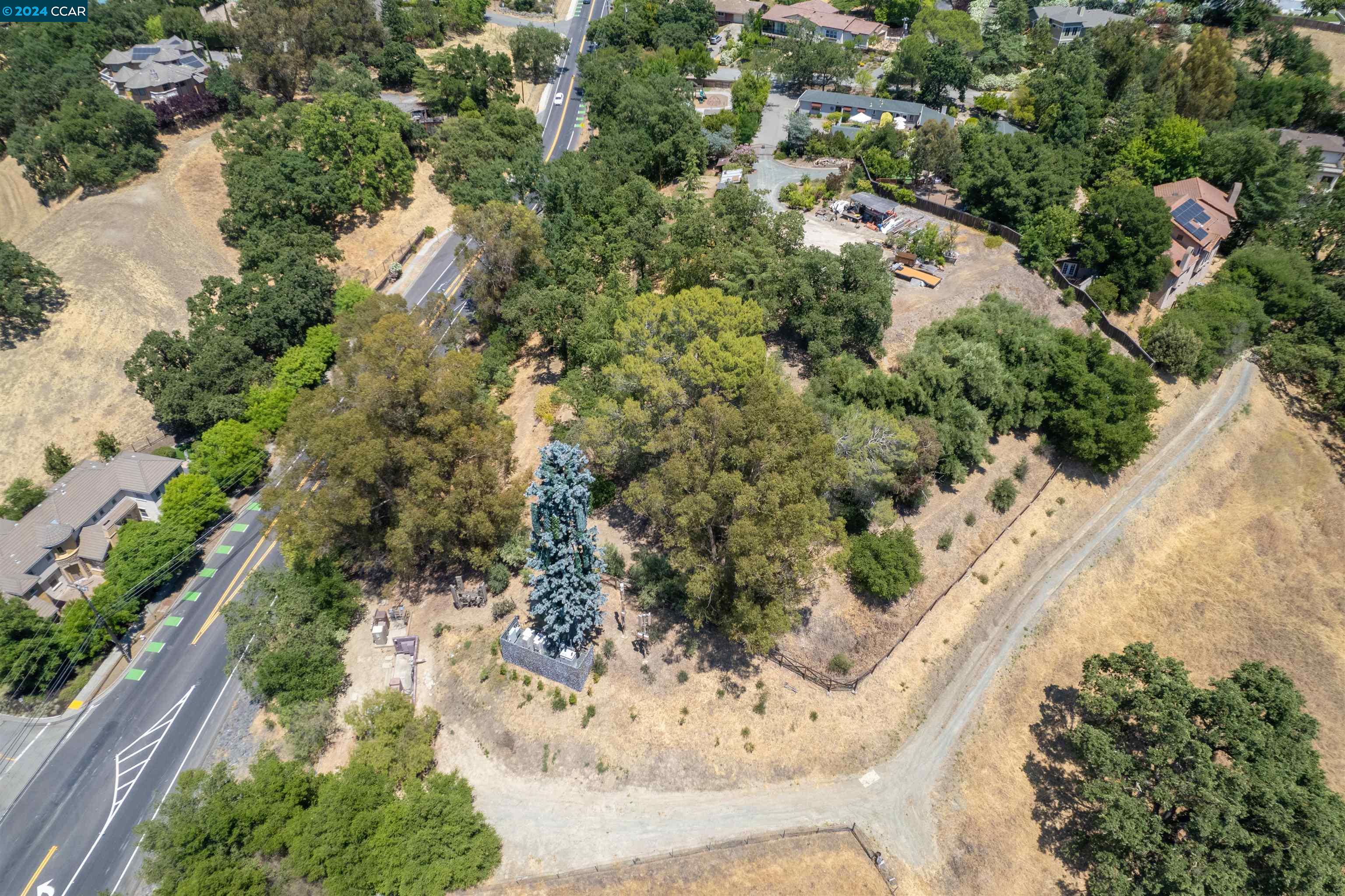 1241 Laverock Ln