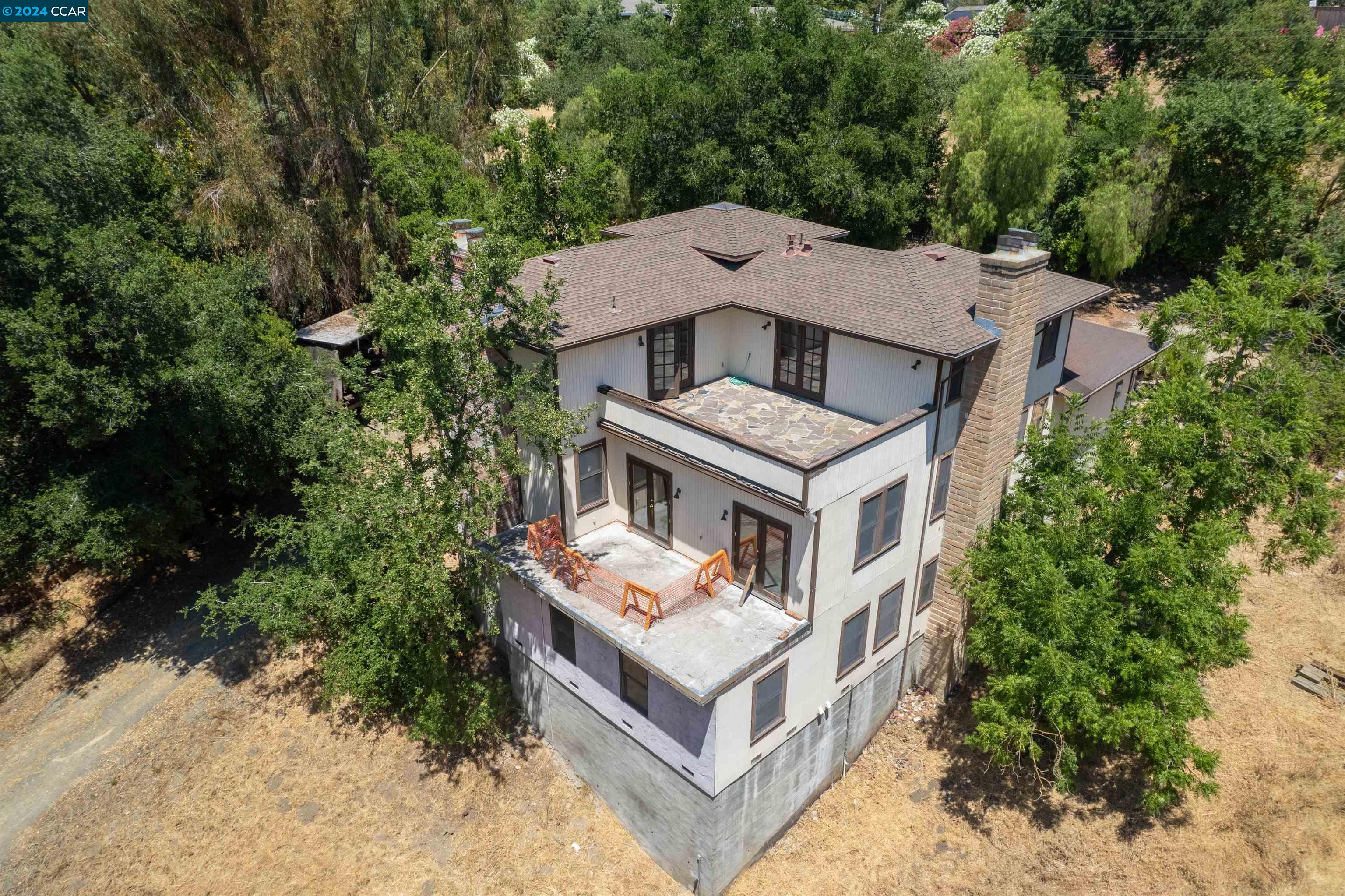 1241 Laverock Ln