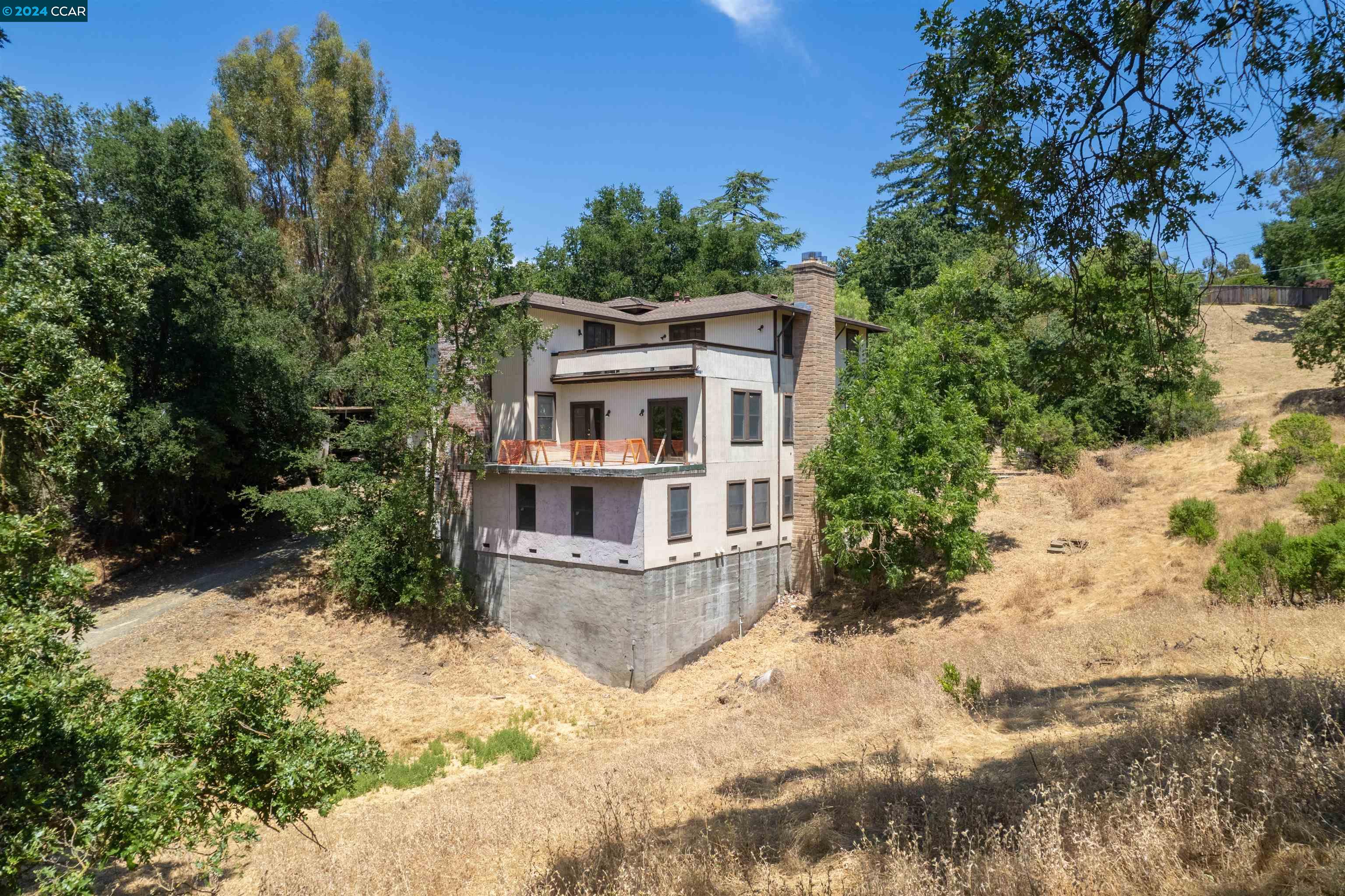 1241 Laverock Ln