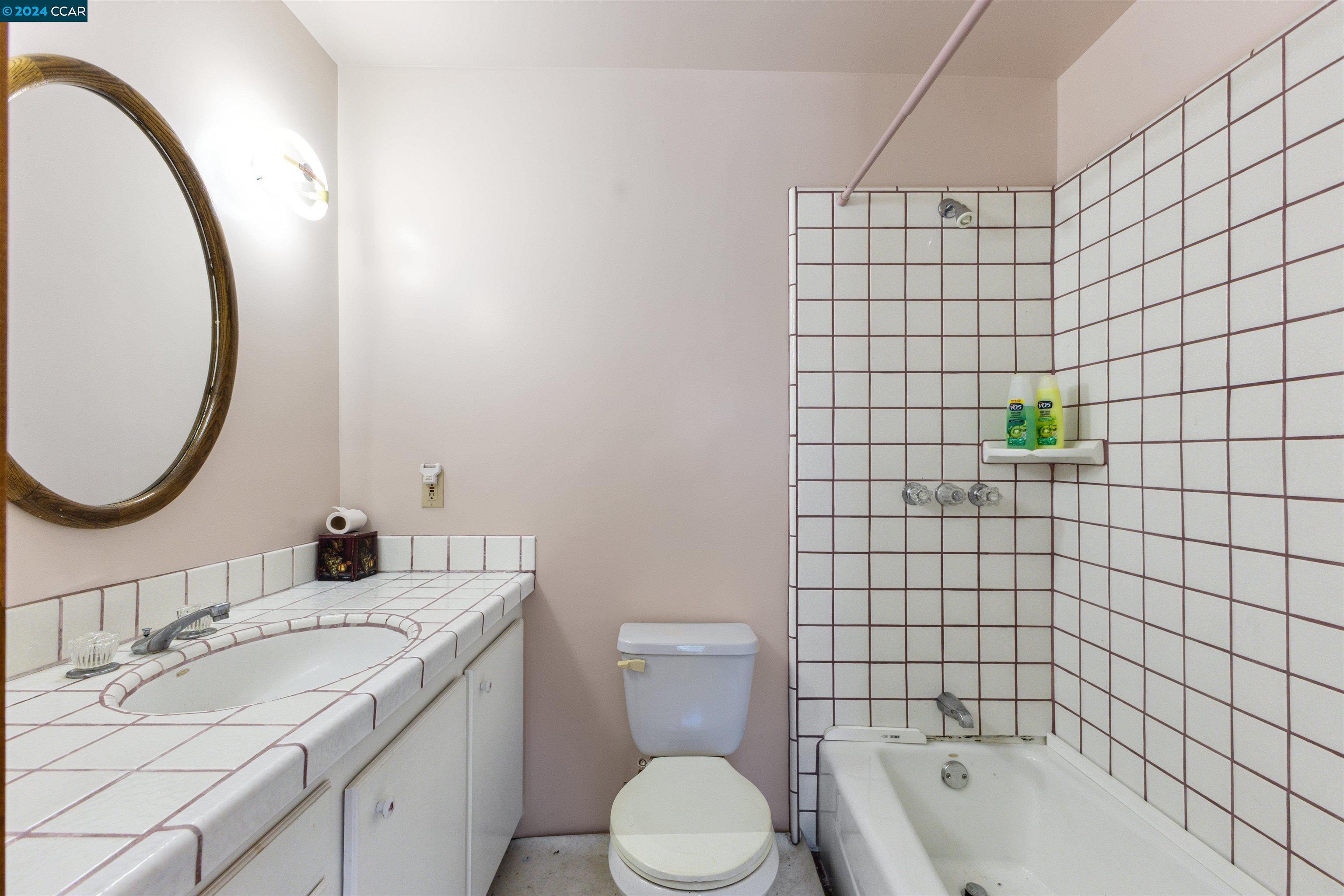 1241 Laverock Ln