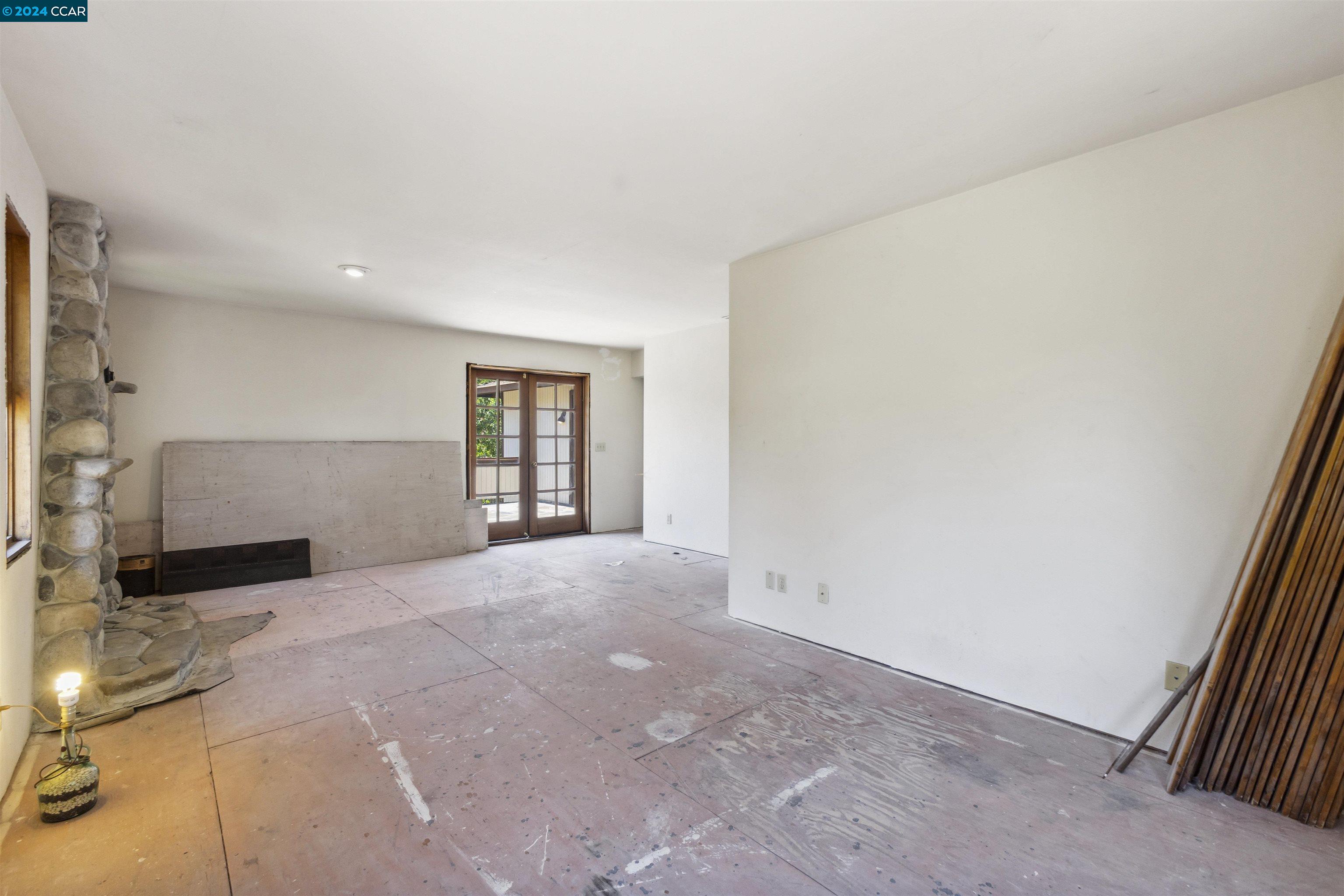 1241 Laverock Ln