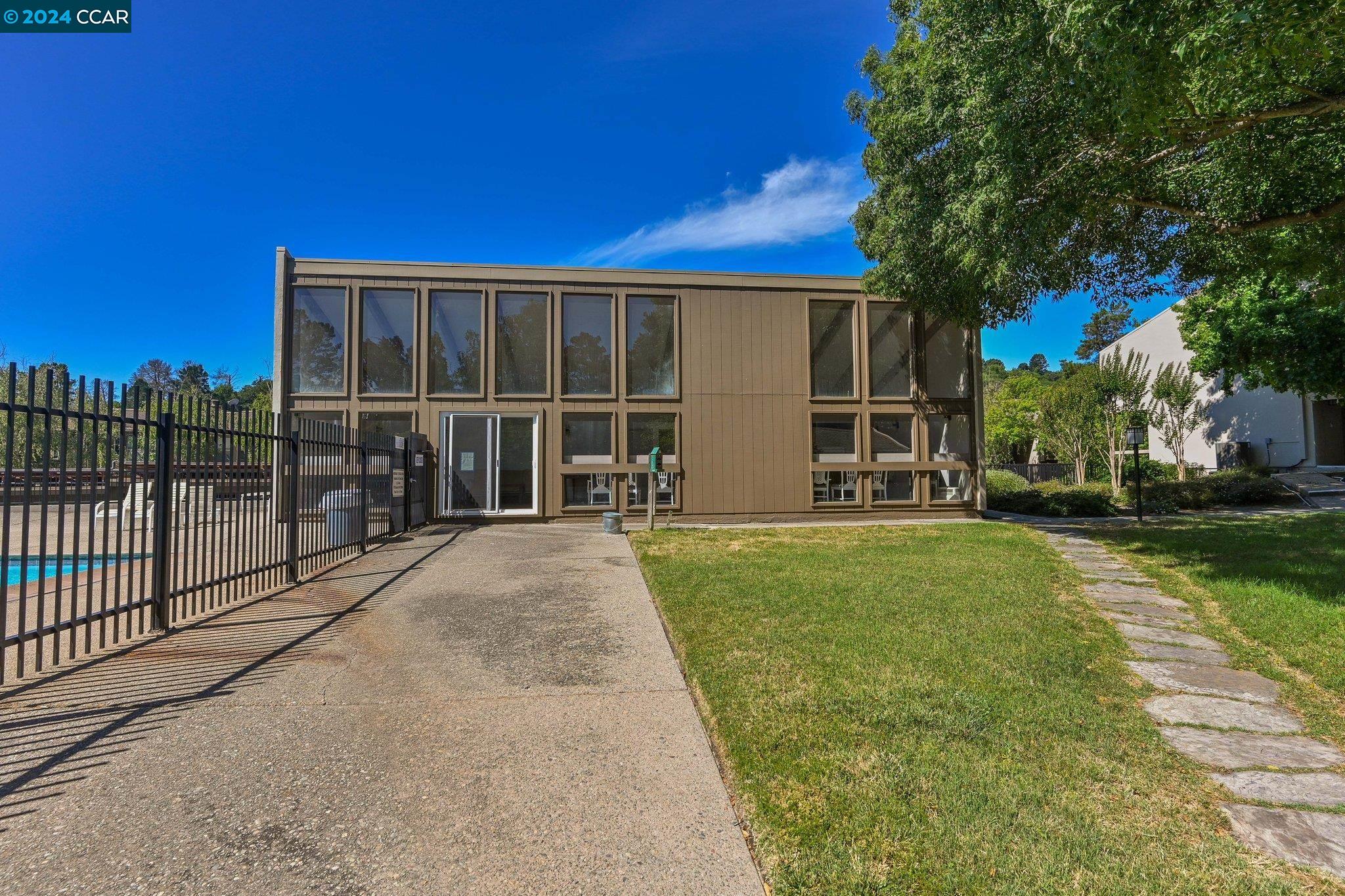 2079 Ascot Dr # 137