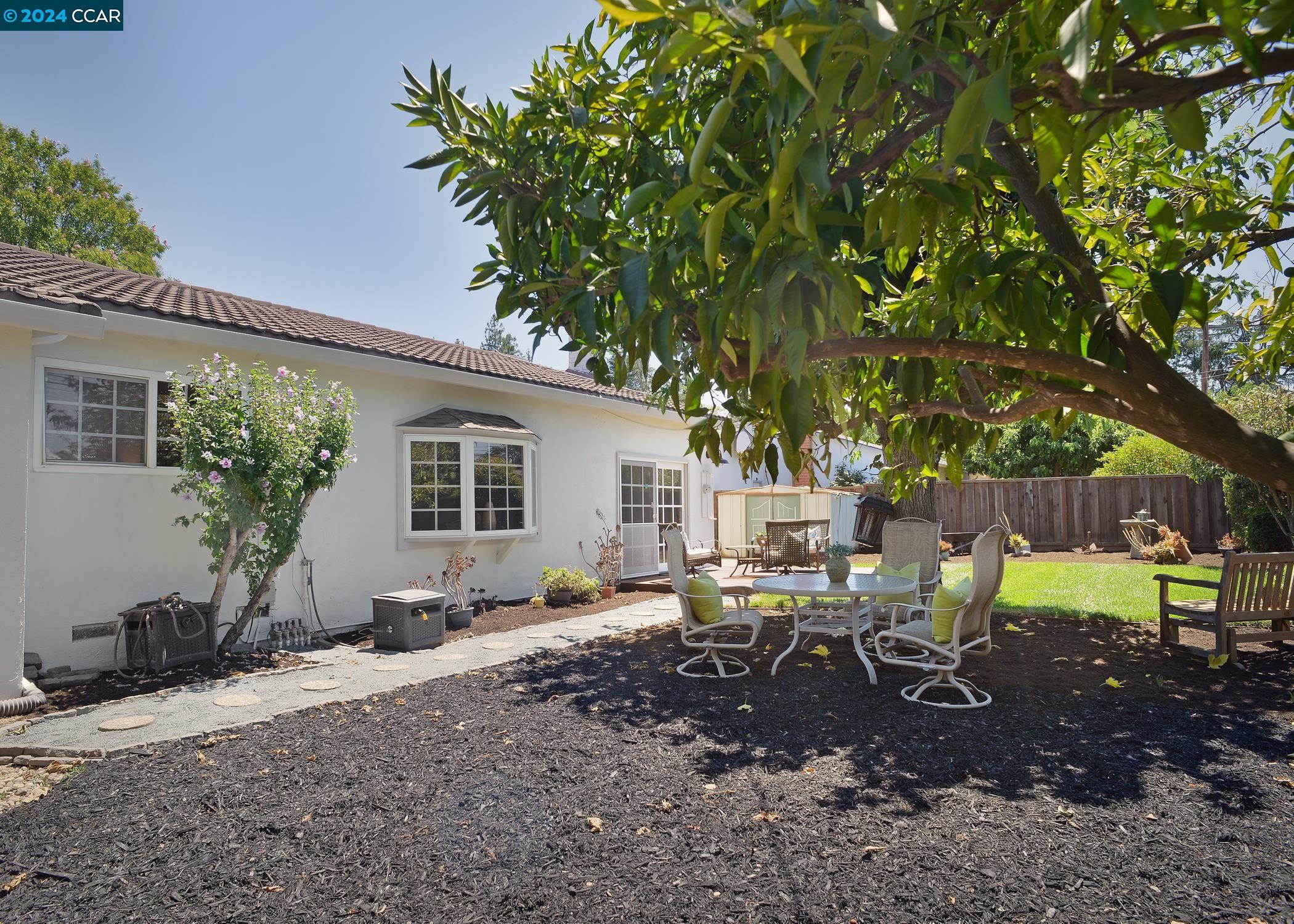 1836 Woodsdale Dr
