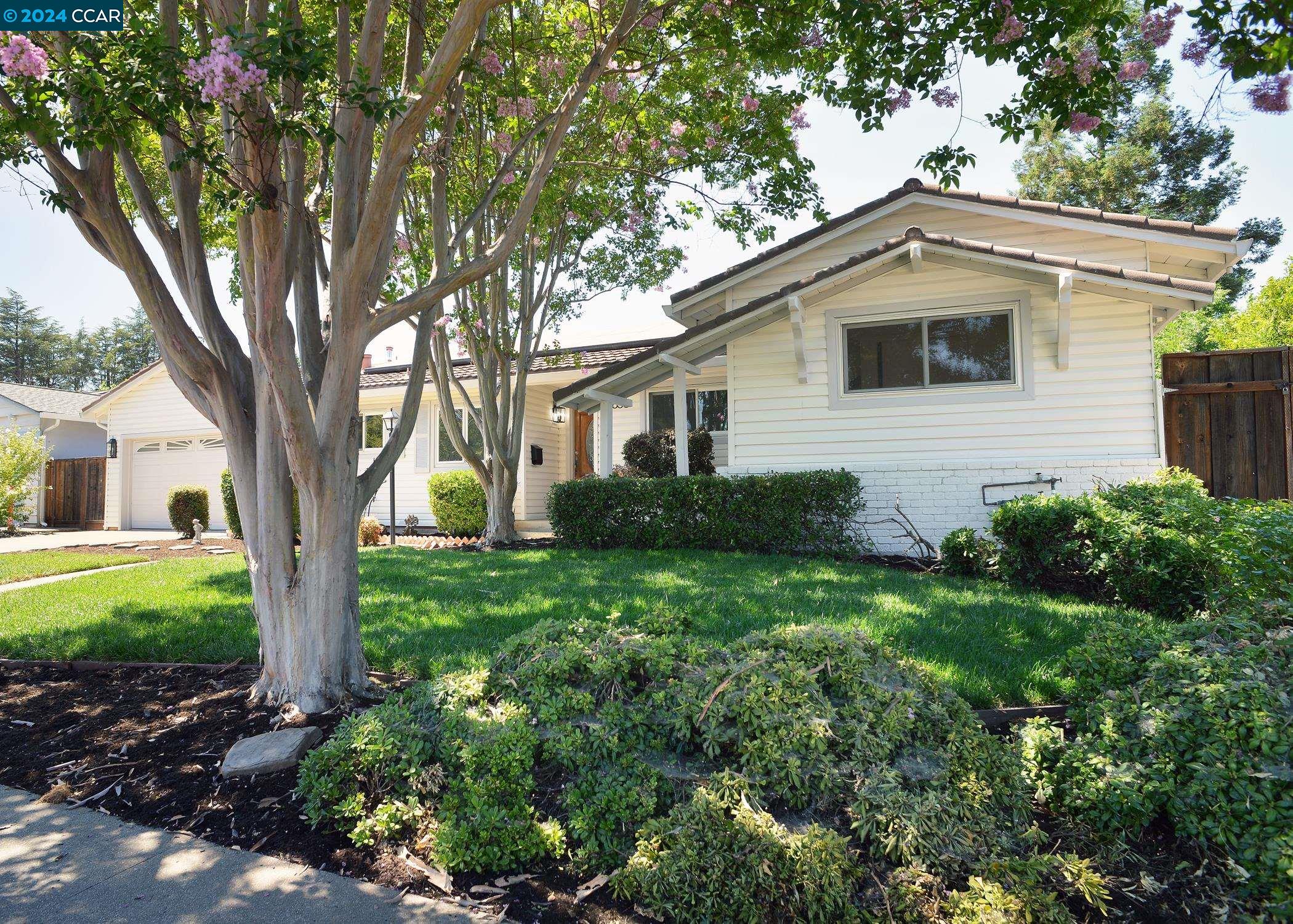 1836 Woodsdale Dr