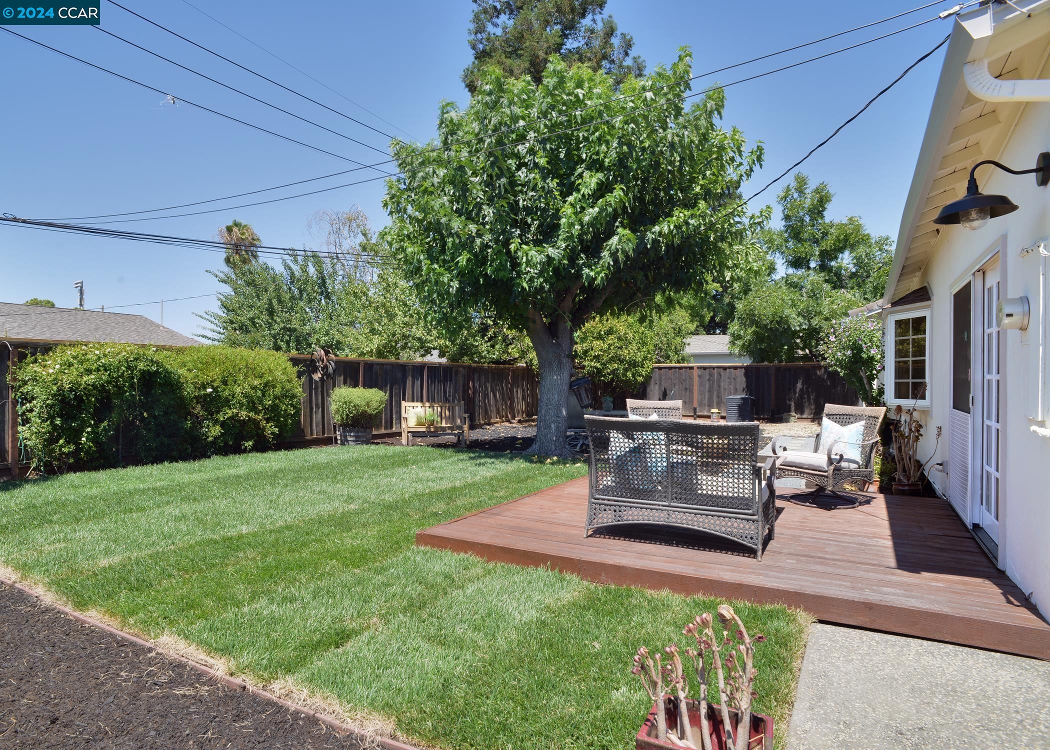 1836 Woodsdale Dr