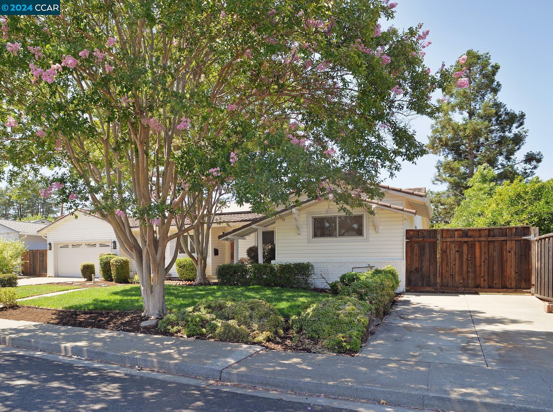 1836 Woodsdale Dr