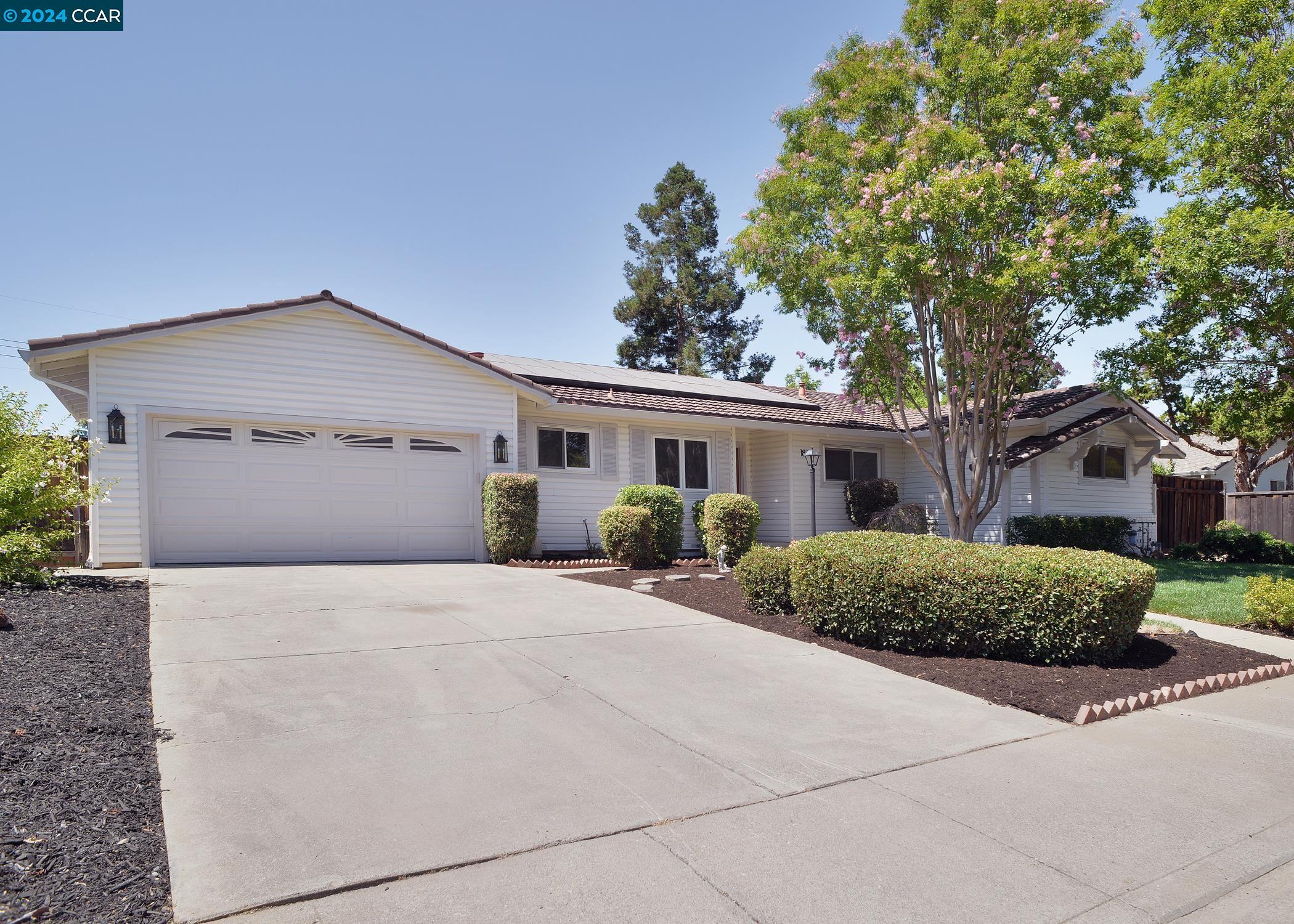 1836 Woodsdale Dr