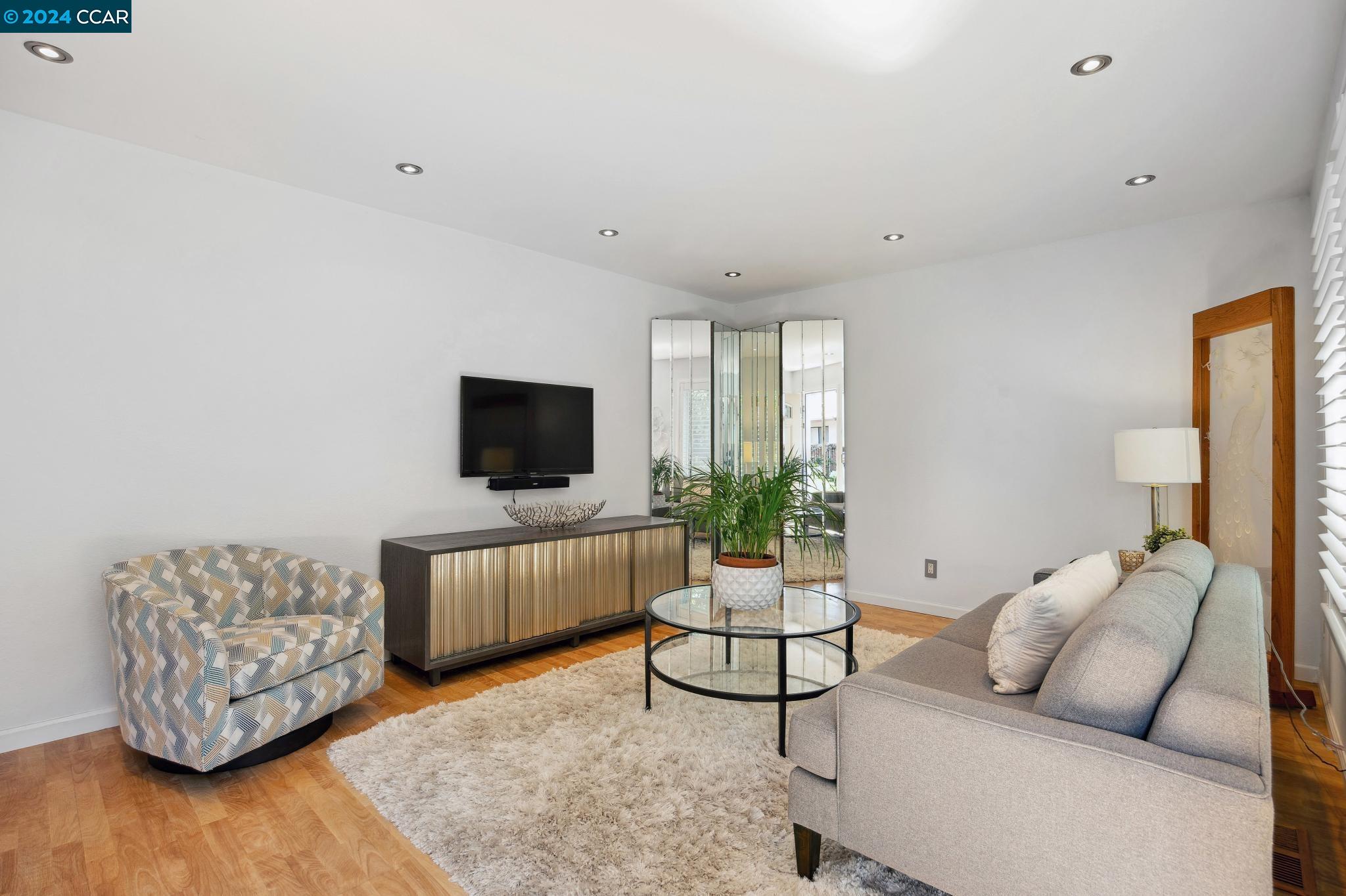 3711 Saratoga Way