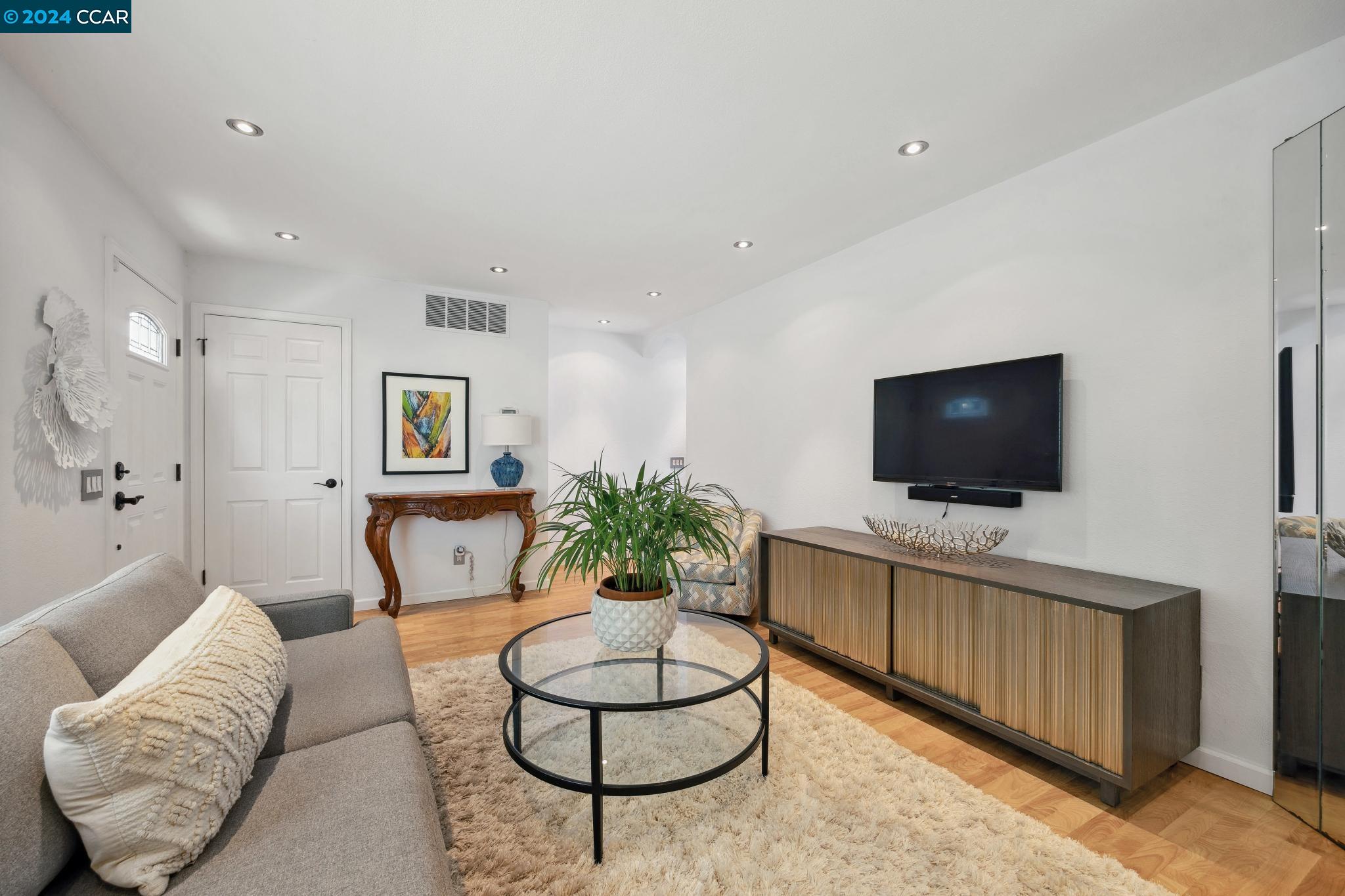 3711 Saratoga Way
