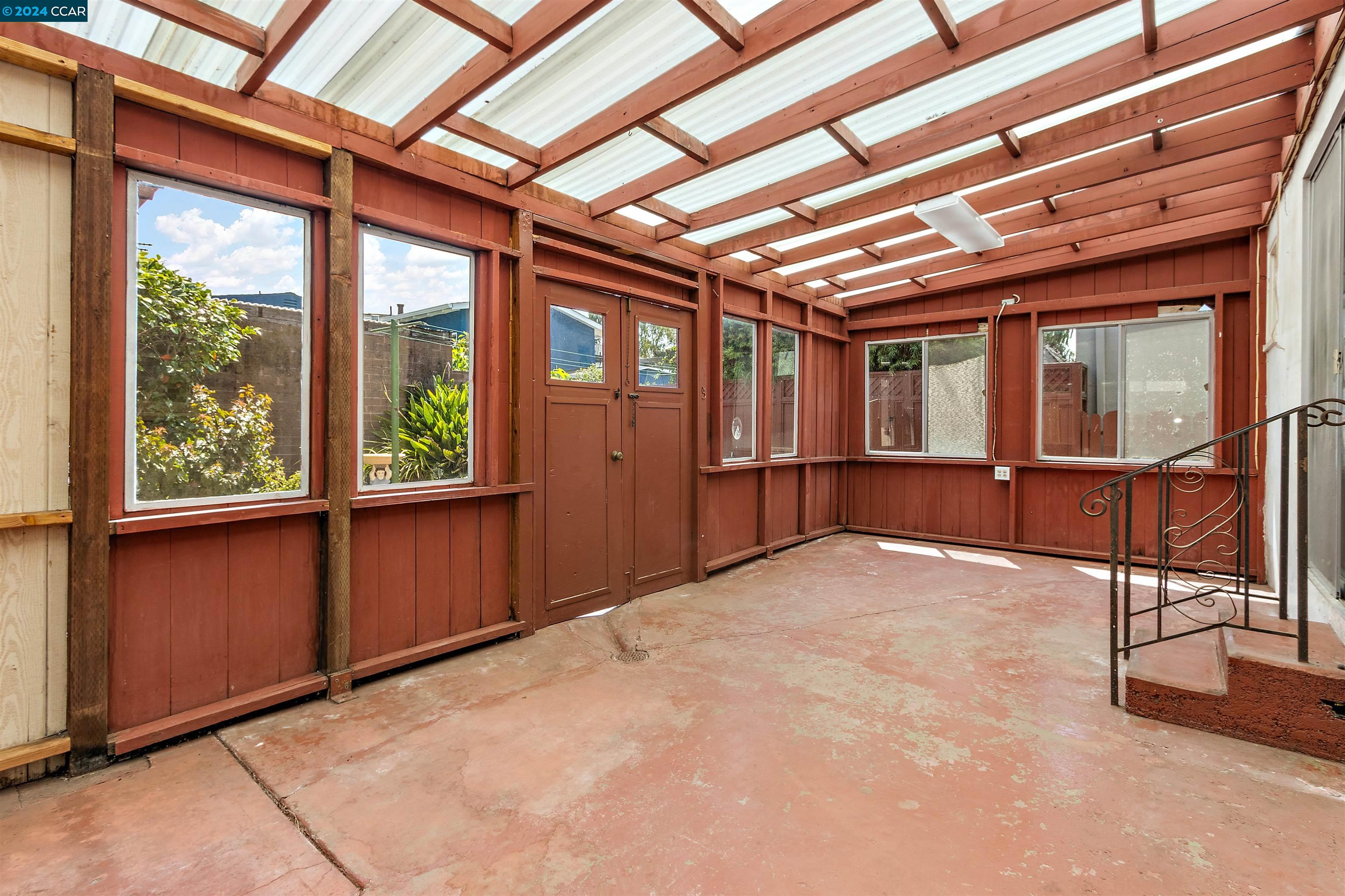 713 San Carlos Ave