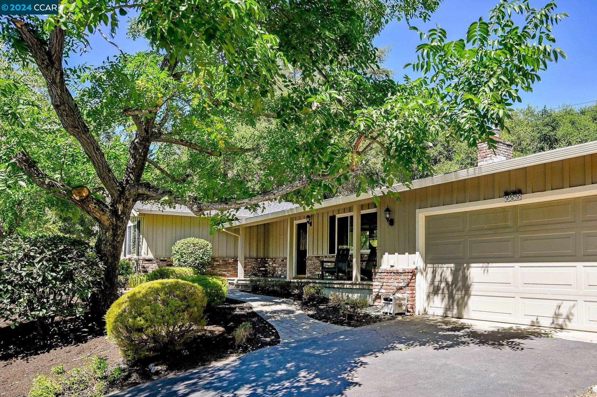 953 Stow Lane
