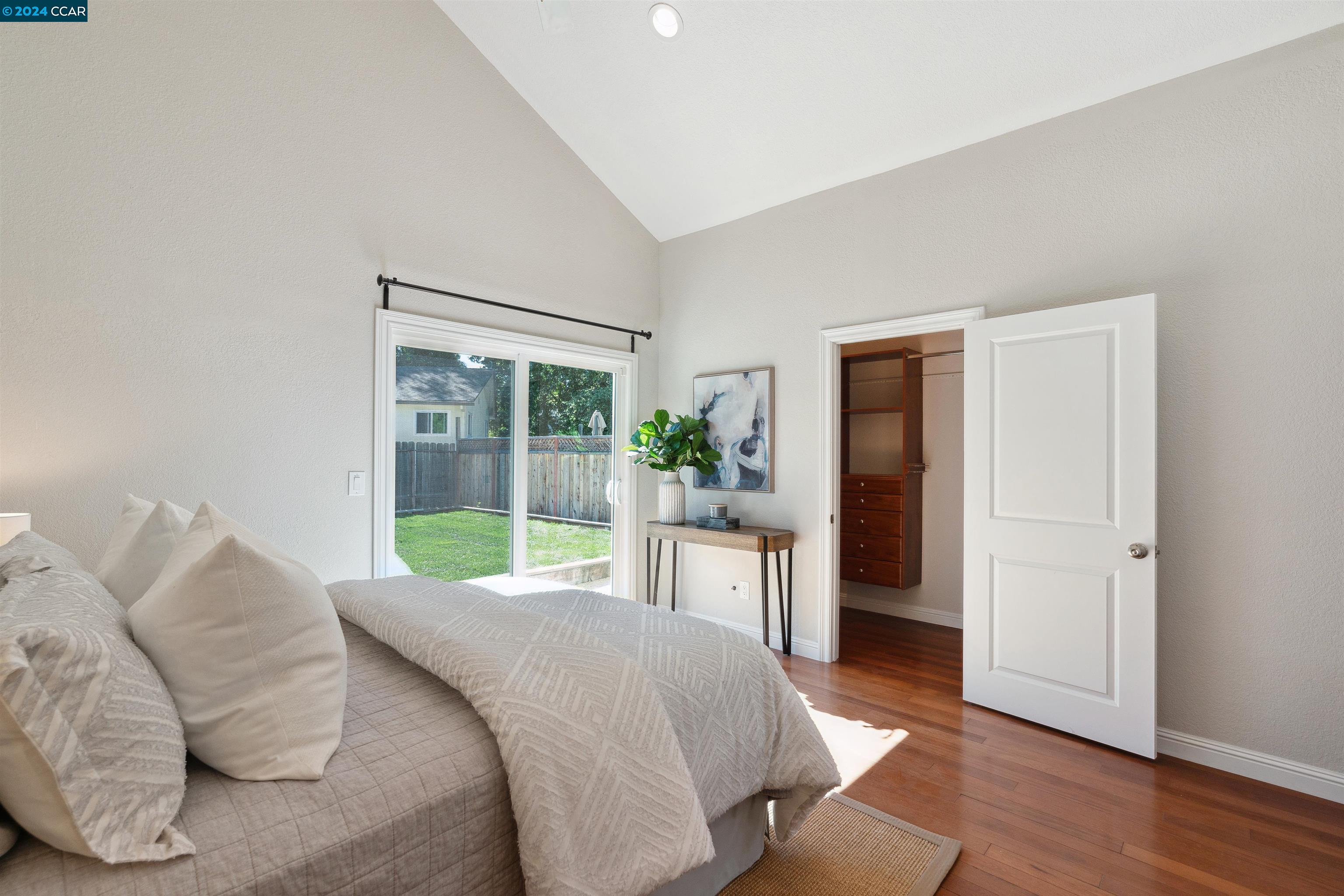 2 James Ct