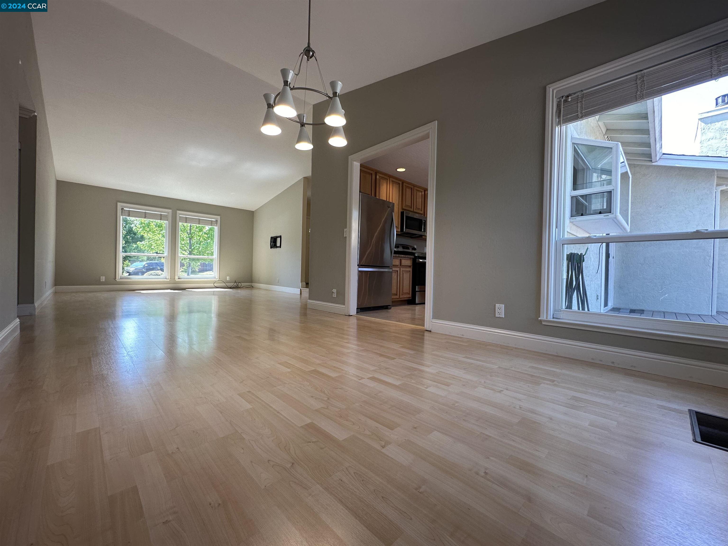 16 Swan Ct