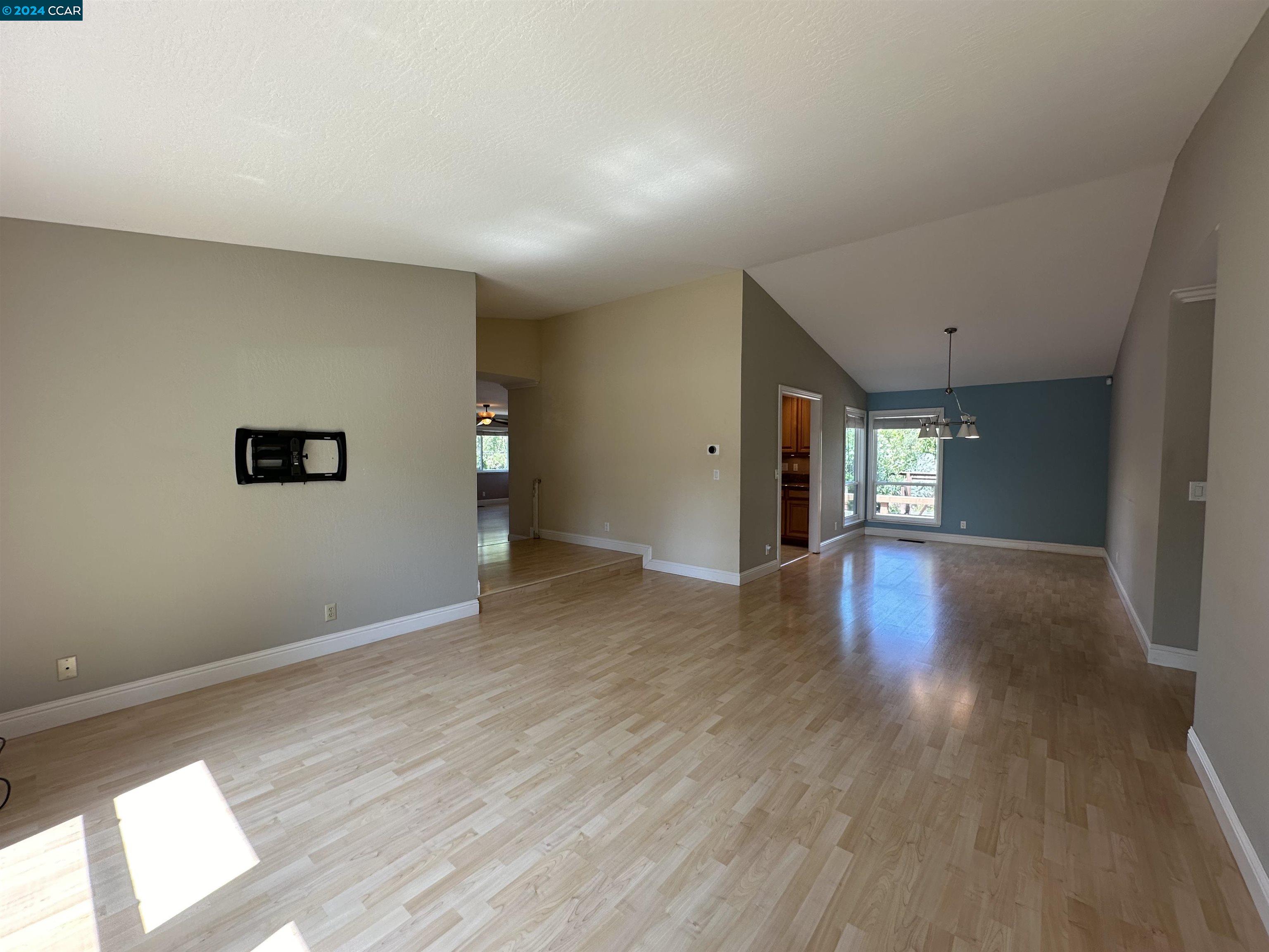 16 Swan Ct