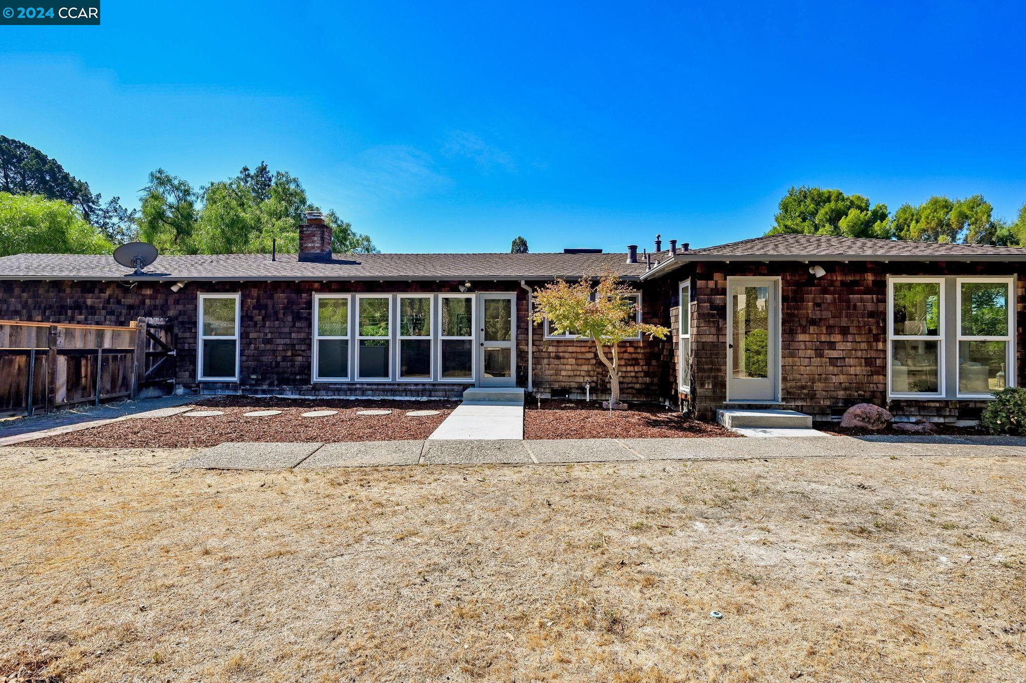 228 Nob Hill Dr
