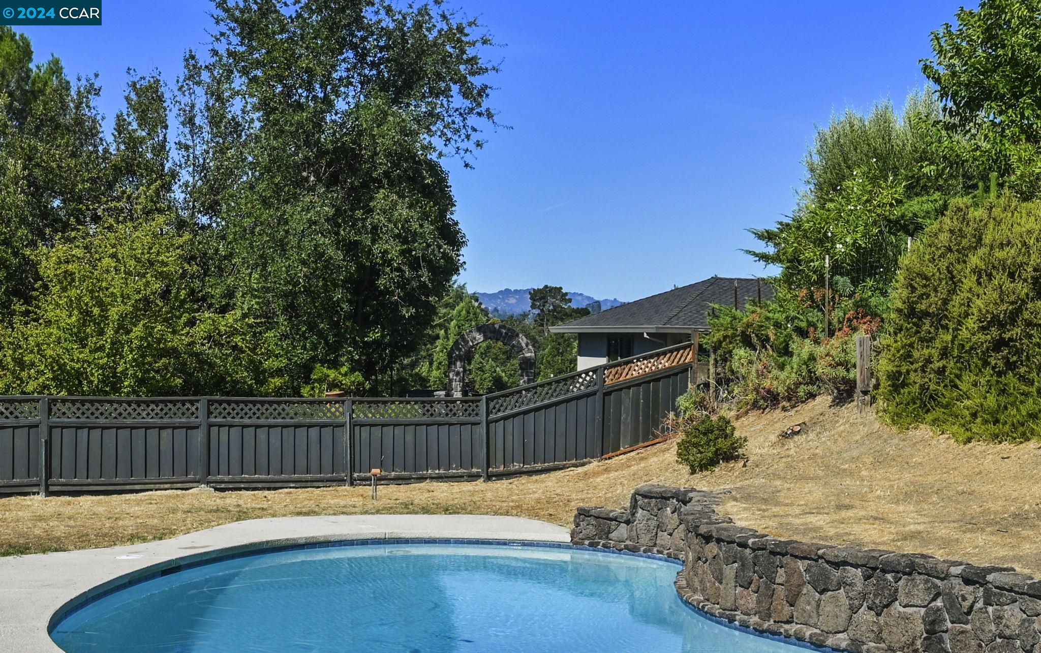 228 Nob Hill Dr