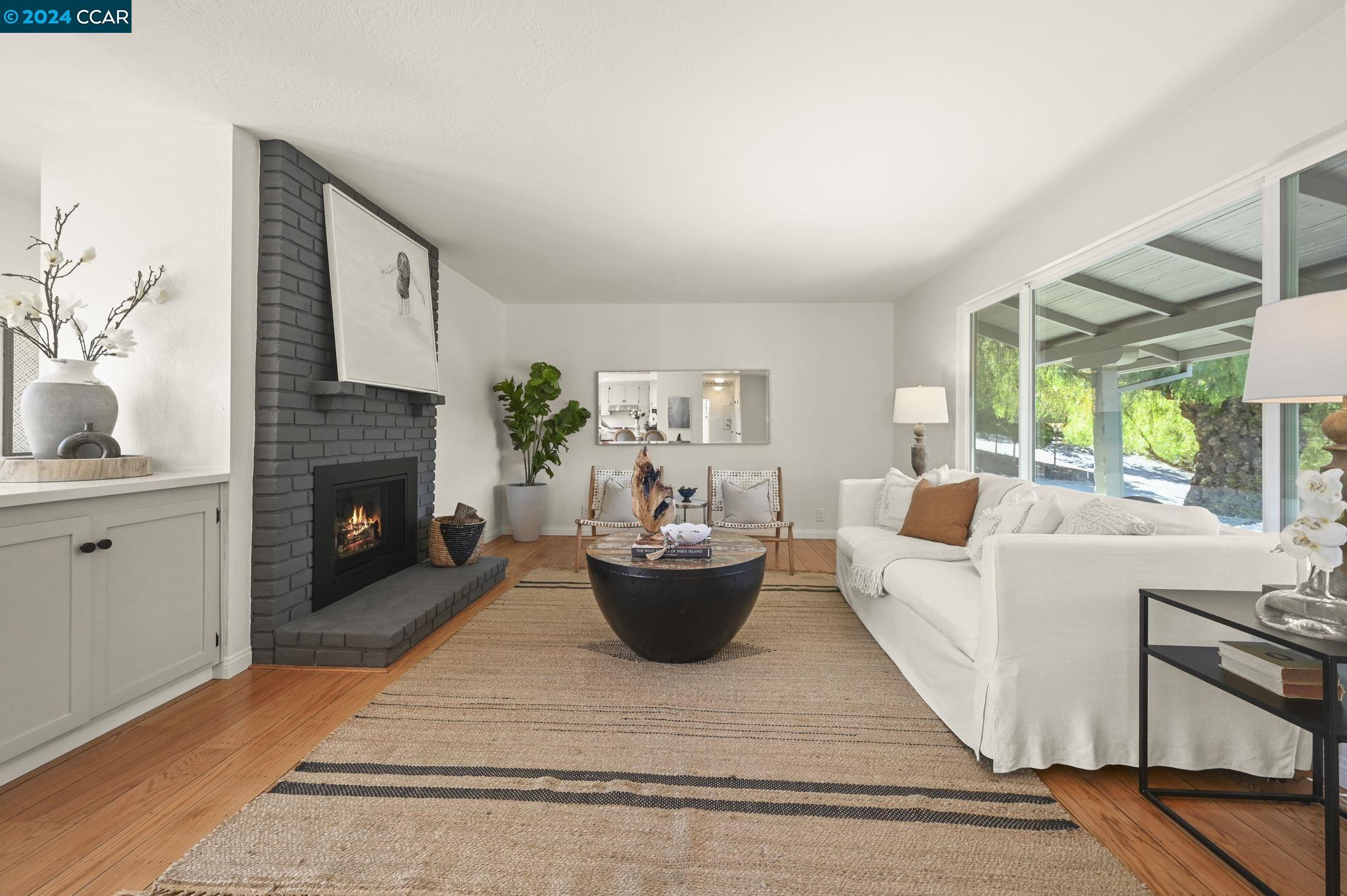 228 Nob Hill Dr