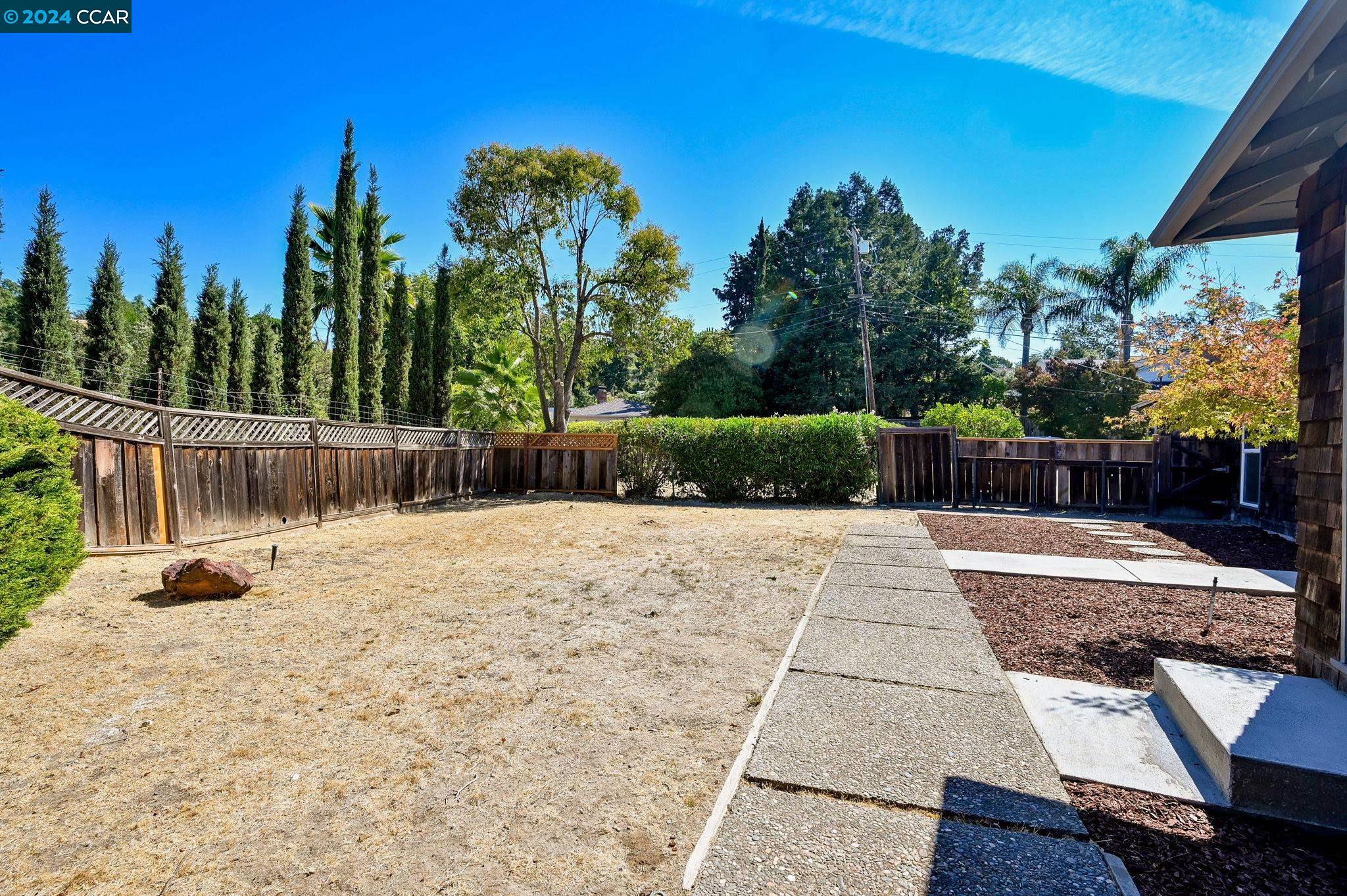 228 Nob Hill Dr