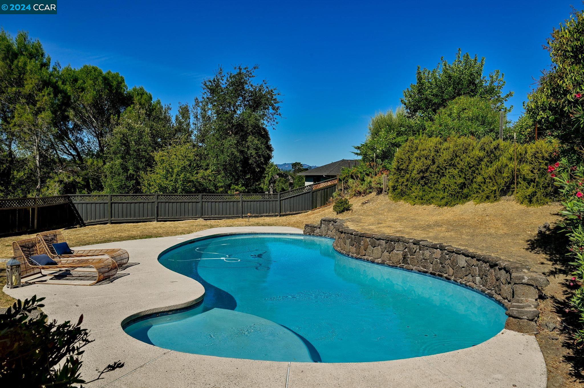 228 Nob Hill Dr