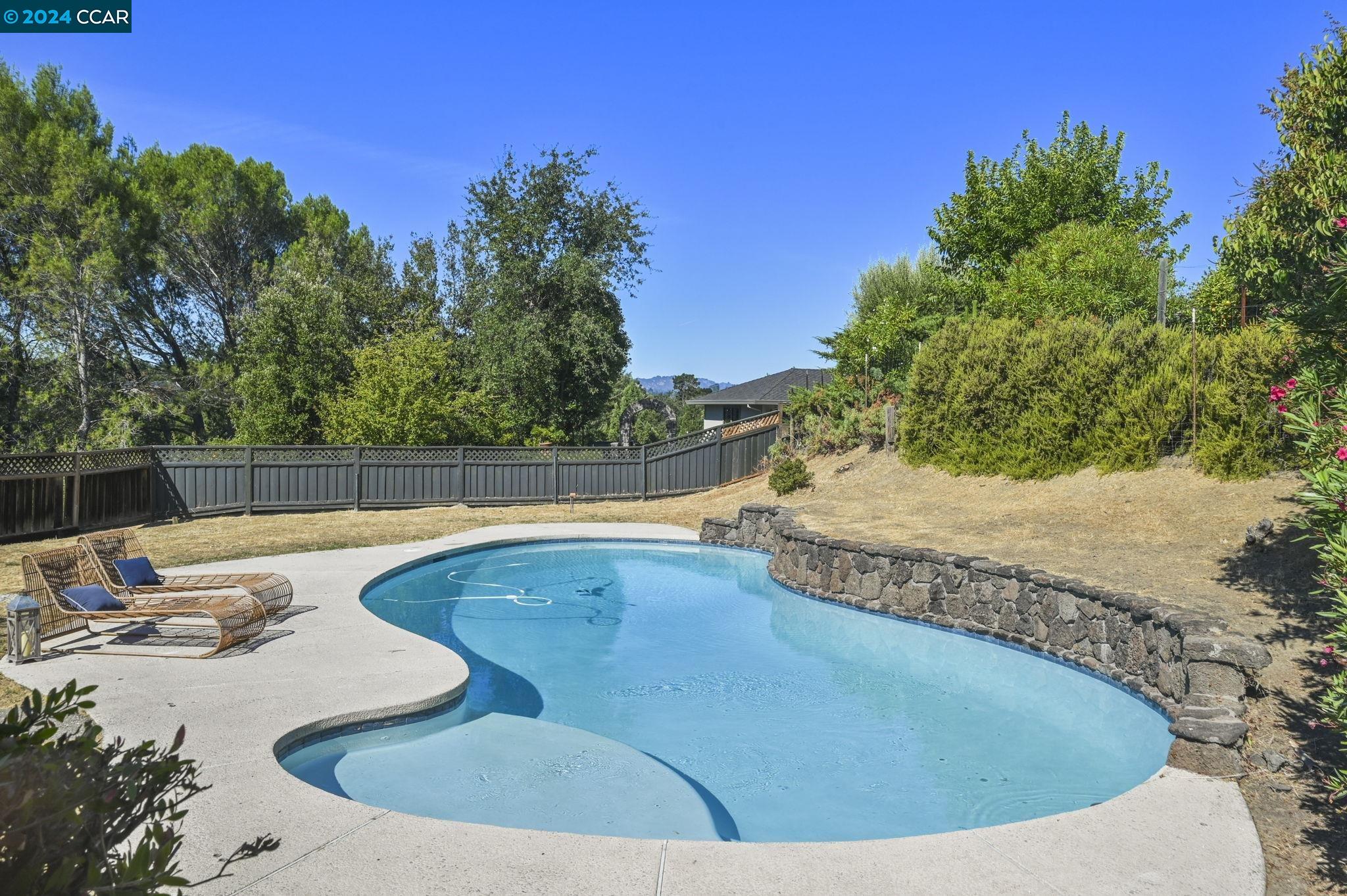 228 Nob Hill Dr