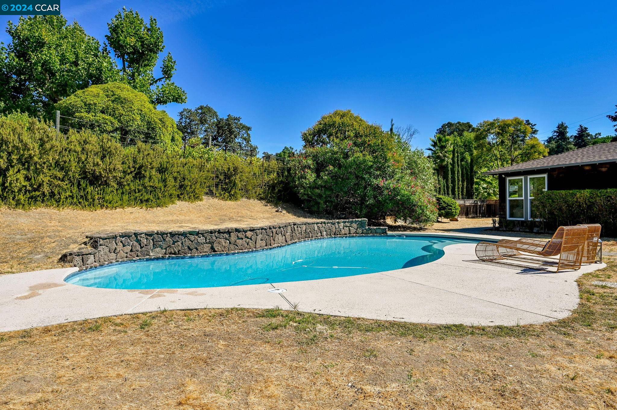 228 Nob Hill Dr