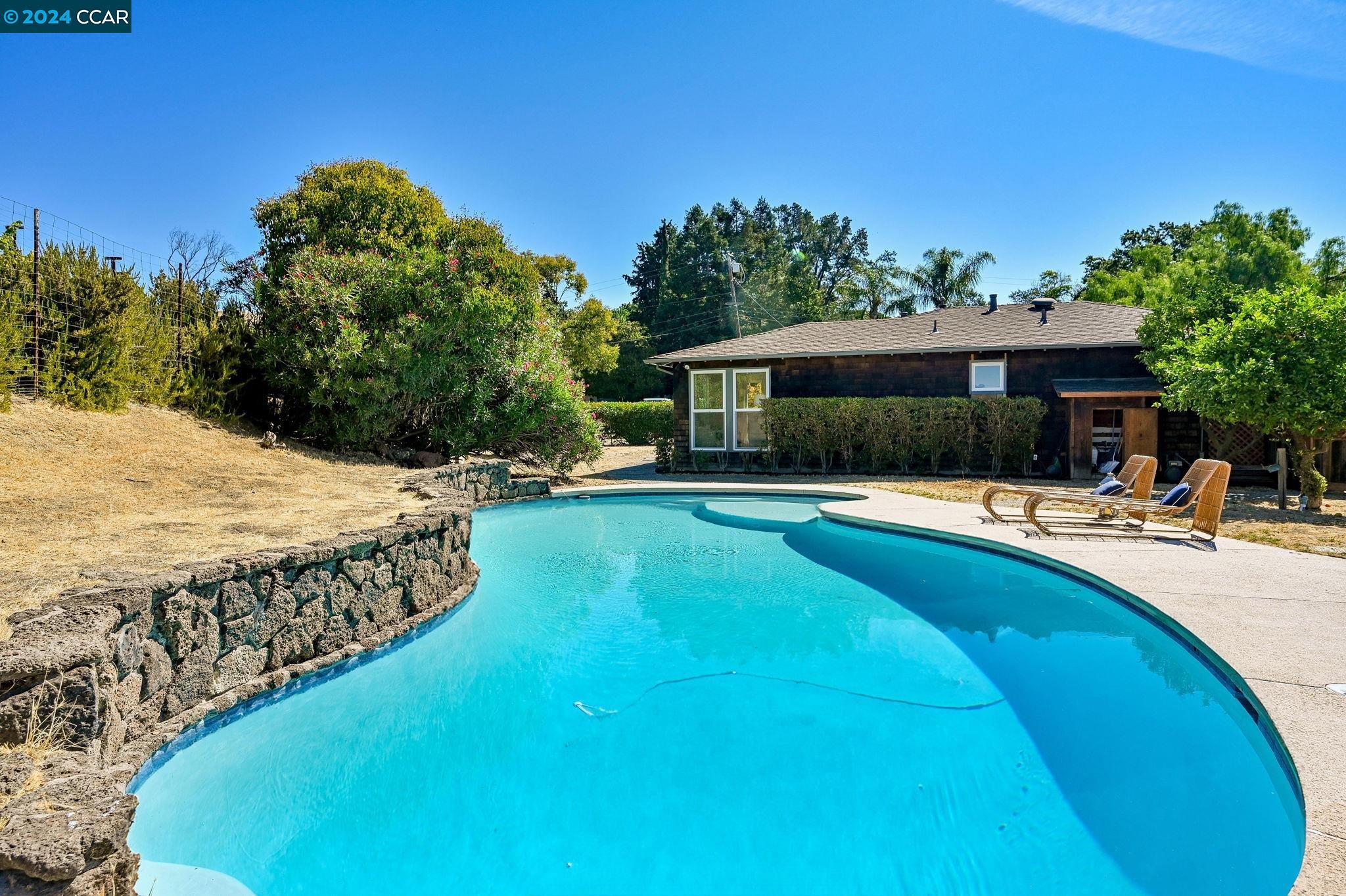 228 Nob Hill Dr