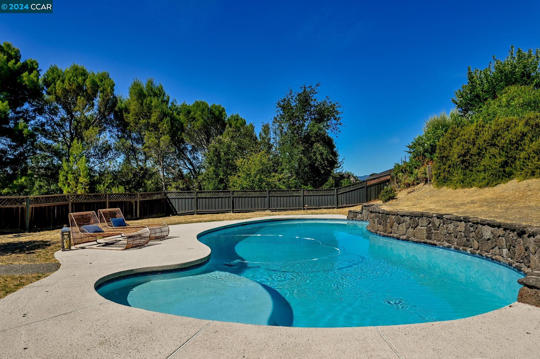 228 Nob Hill Dr