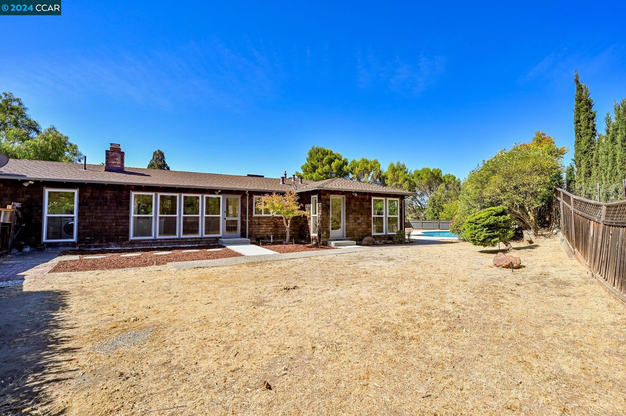 228 Nob Hill Dr
