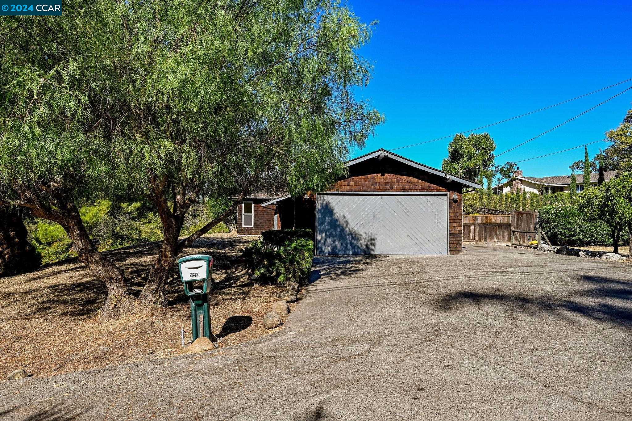 228 Nob Hill Dr