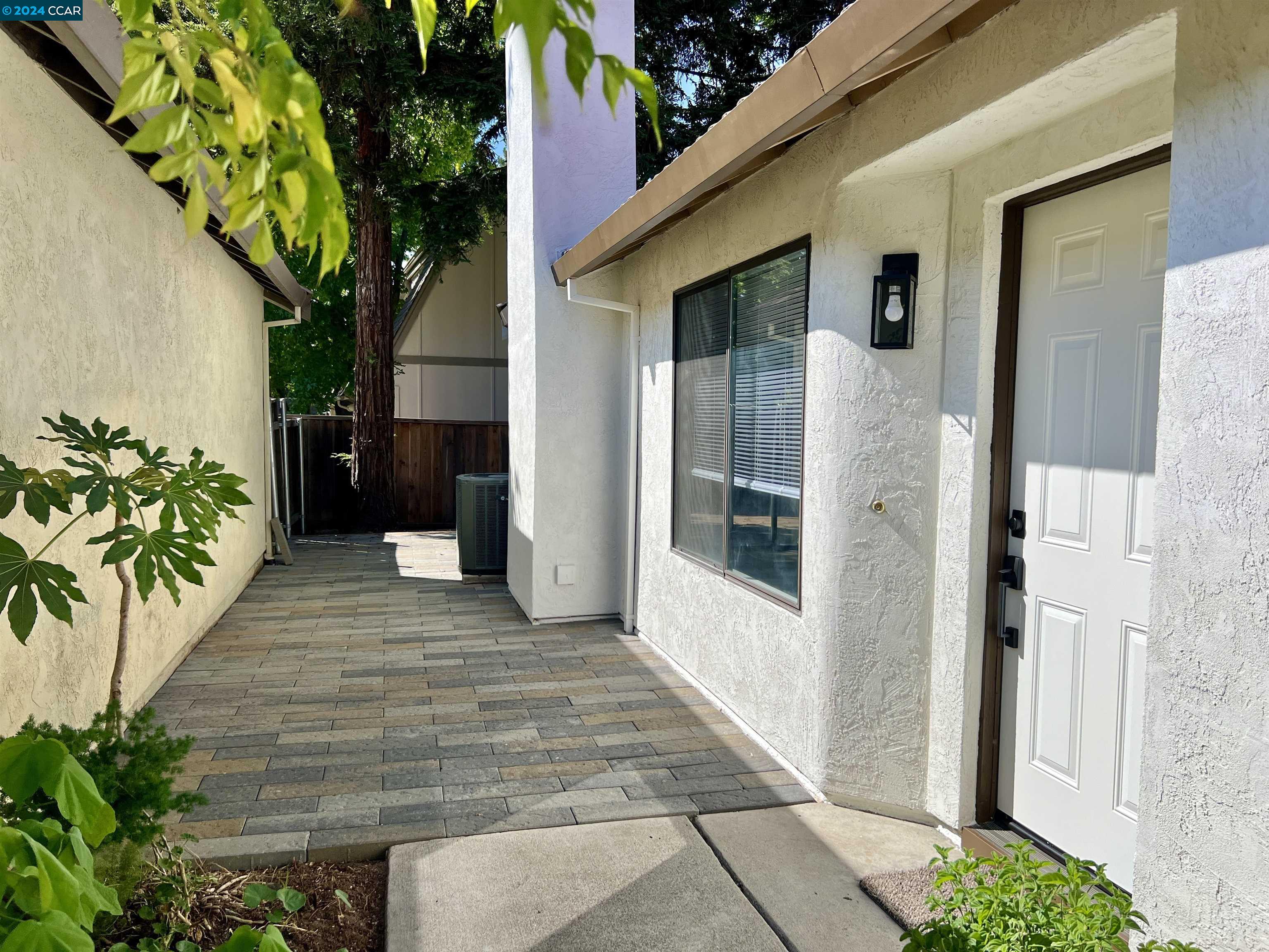 1573 Lyric Ln