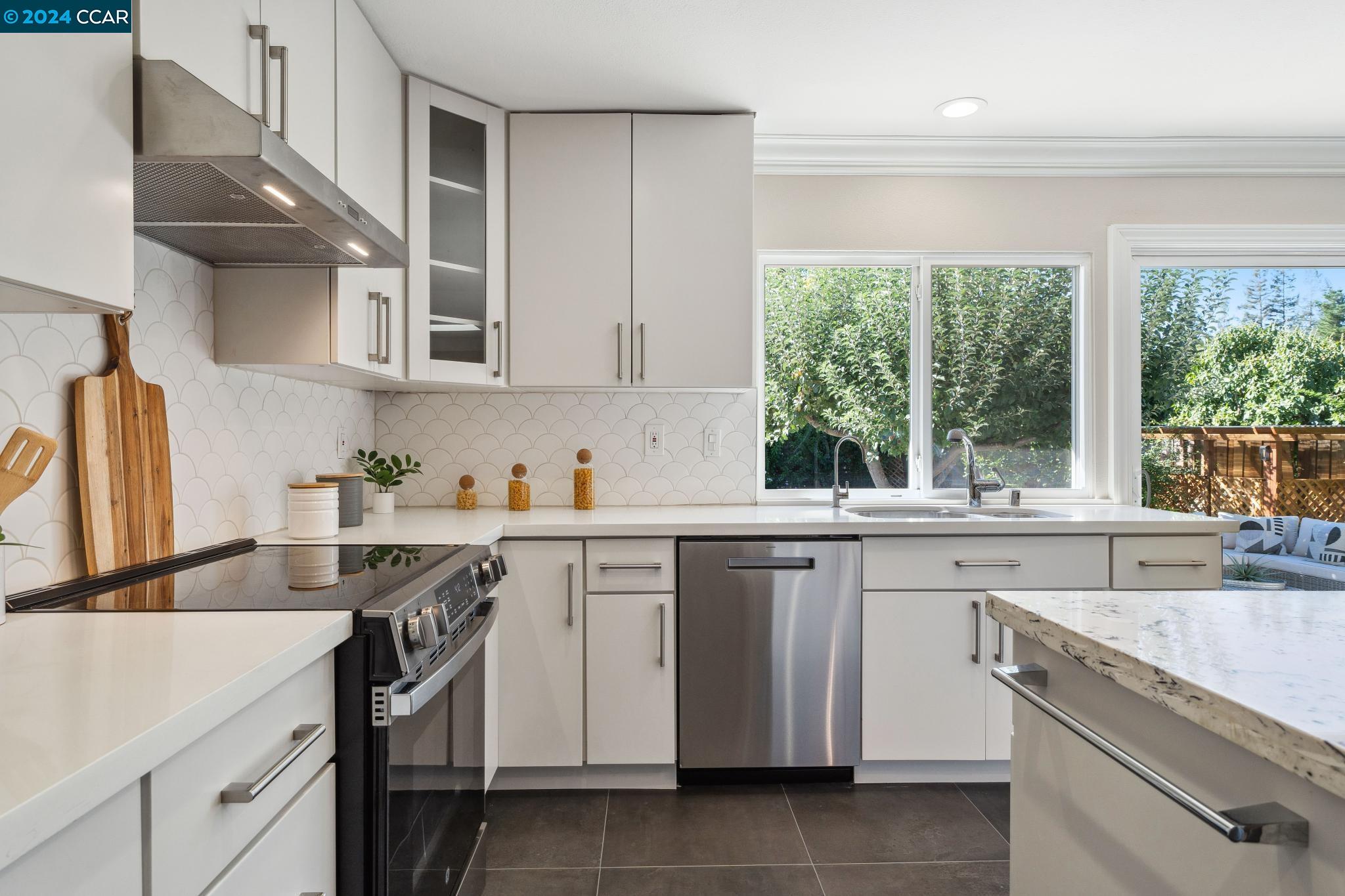 285 Firestone Dr