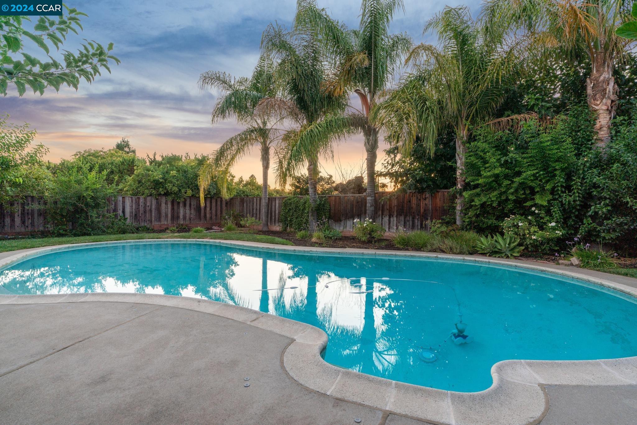 285 Firestone Dr
