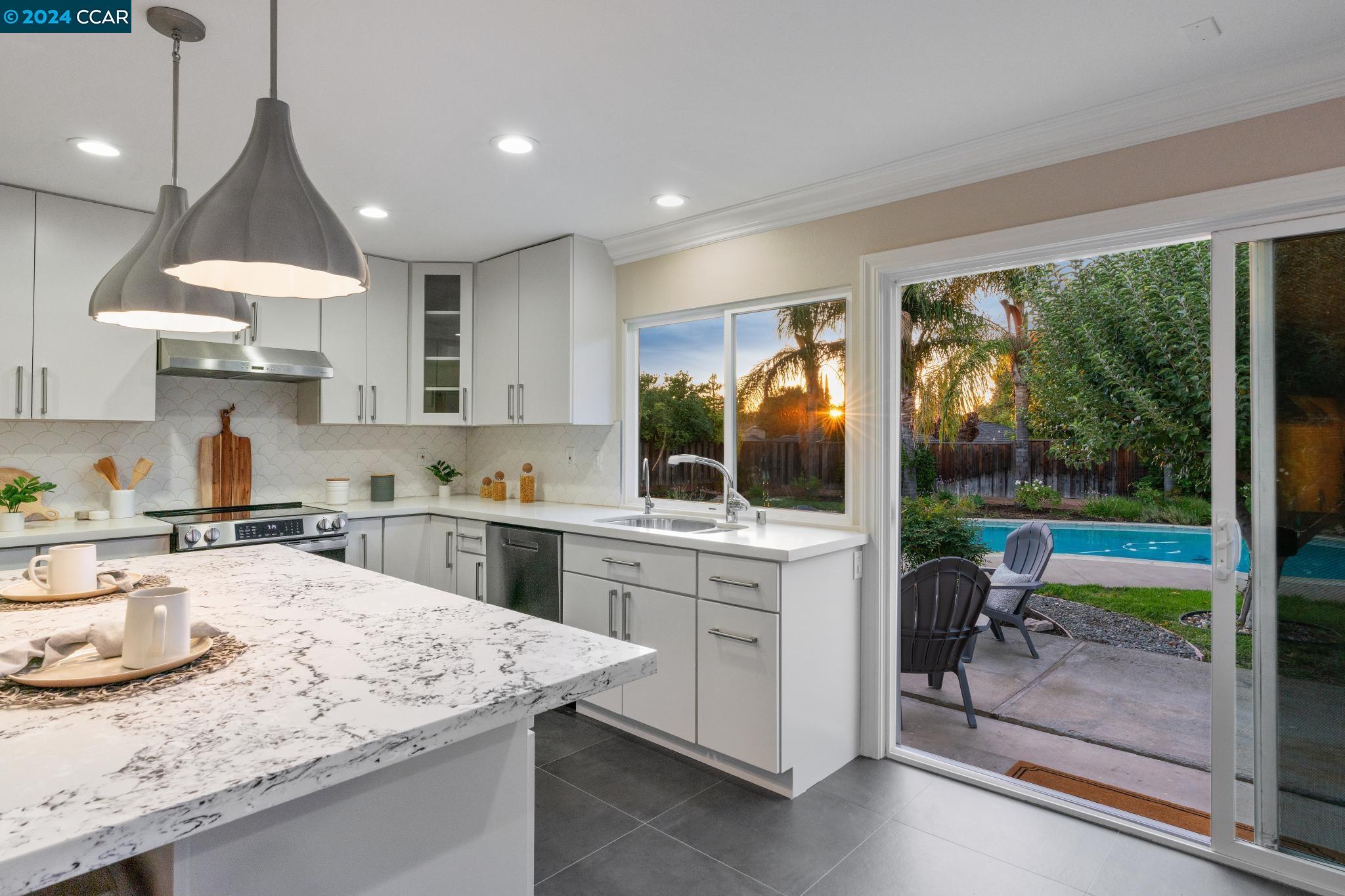 285 Firestone Dr