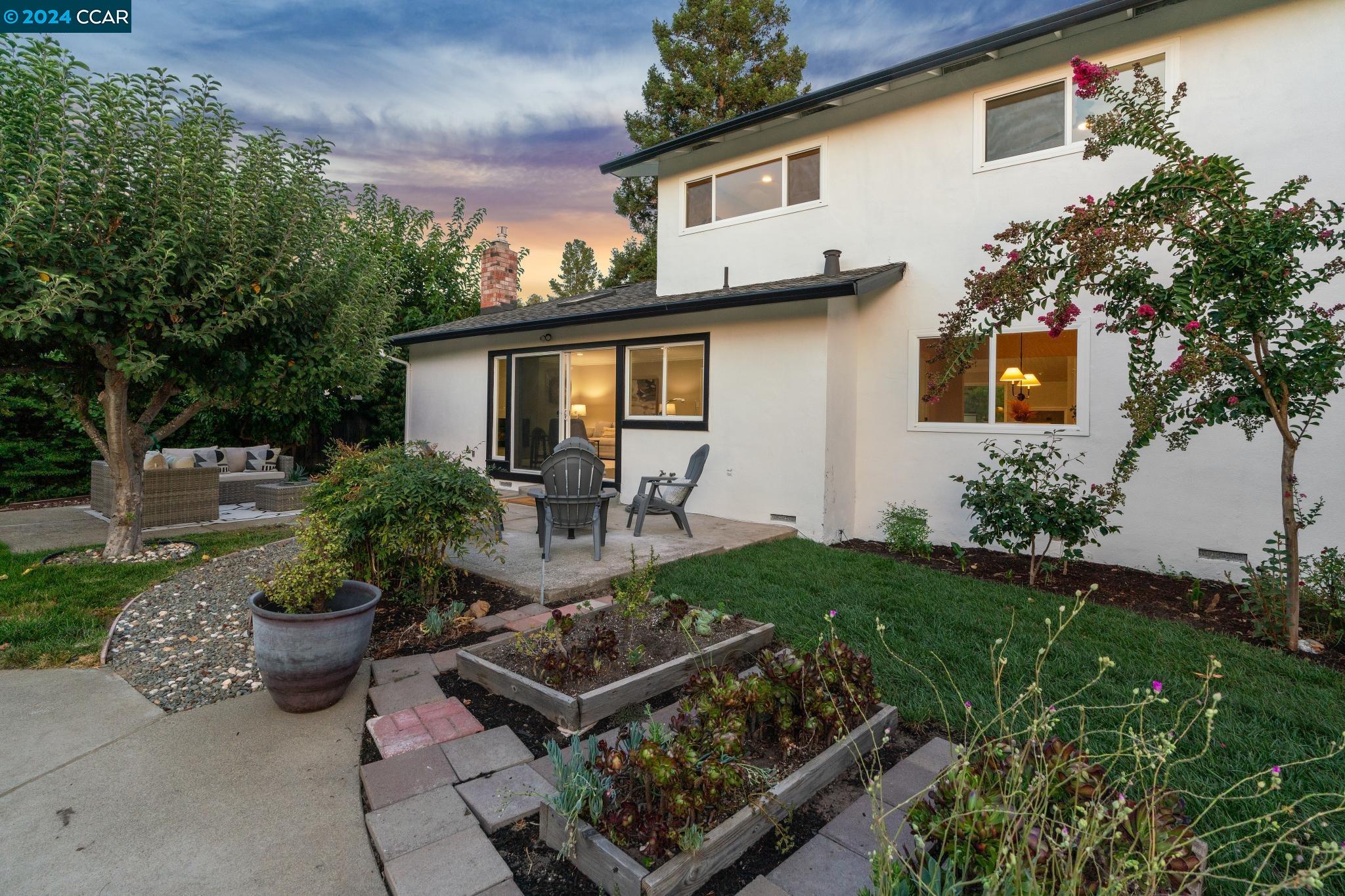285 Firestone Dr