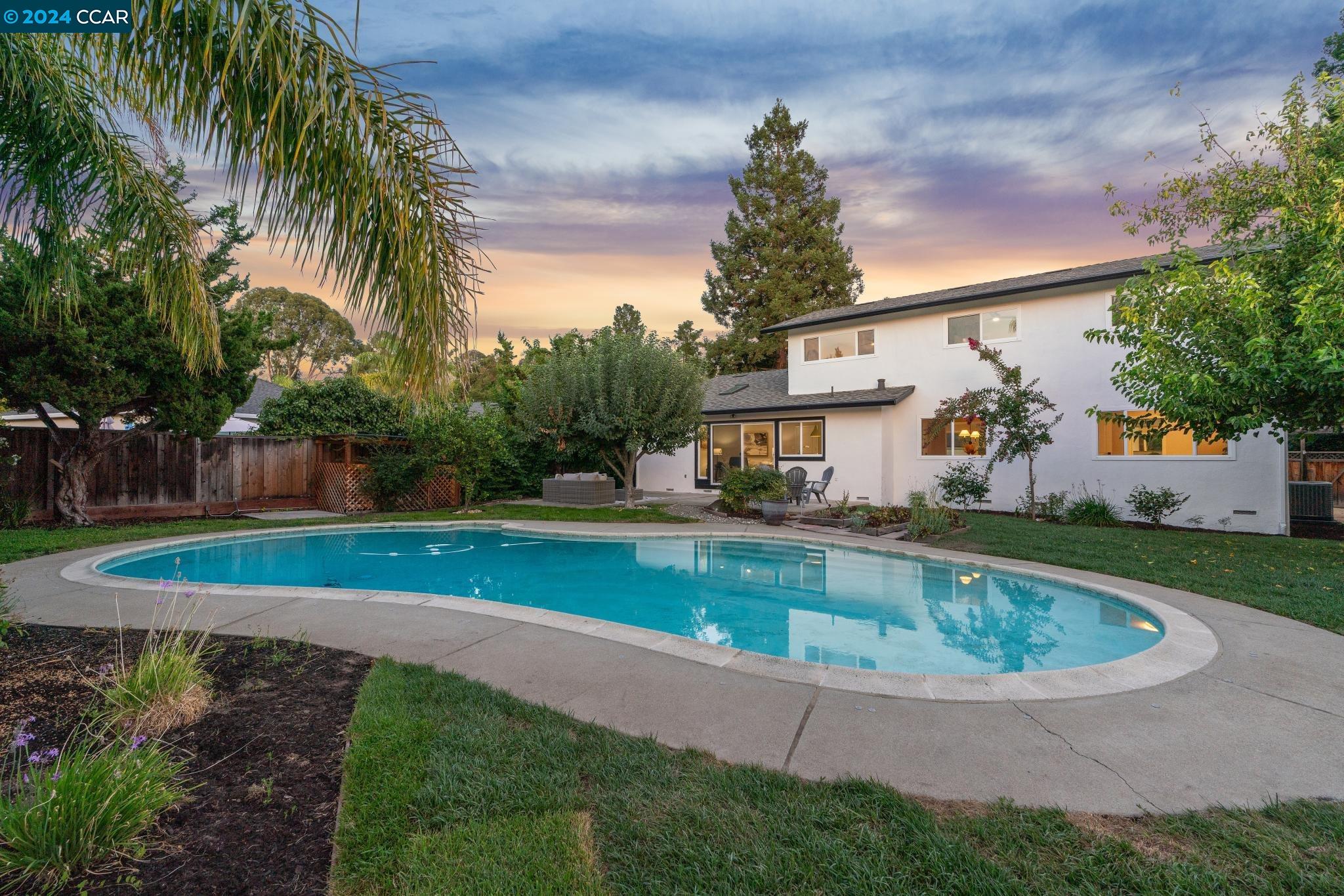 285 Firestone Dr