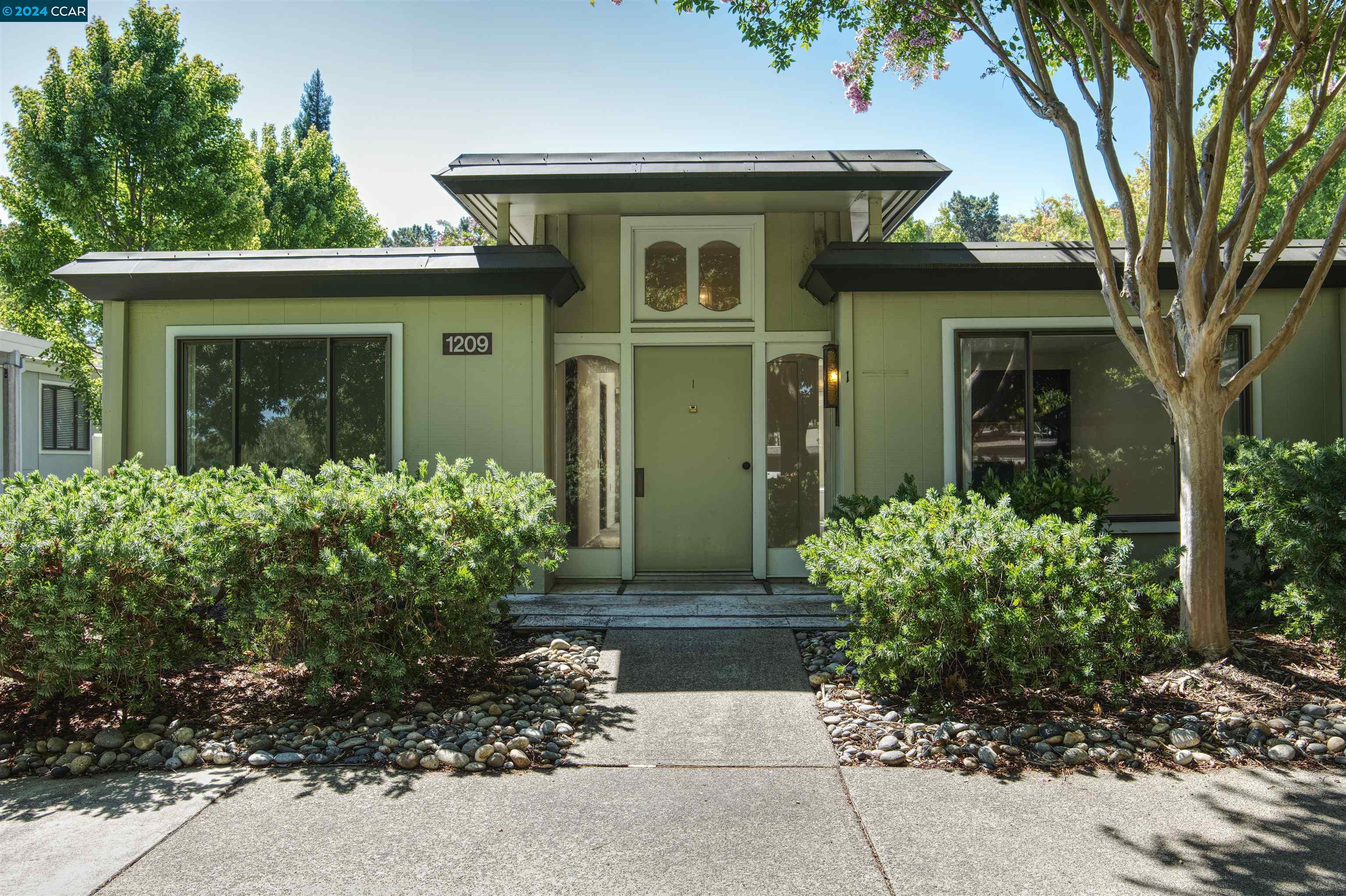 1209 Oakmont Dr # 1