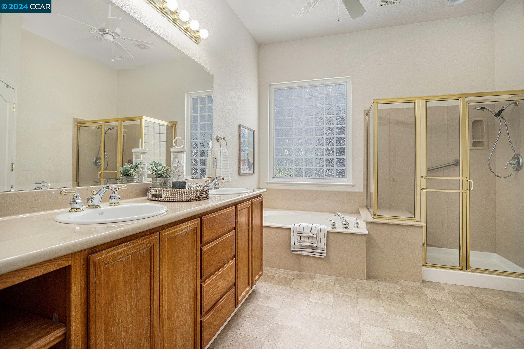 513 Encore Way