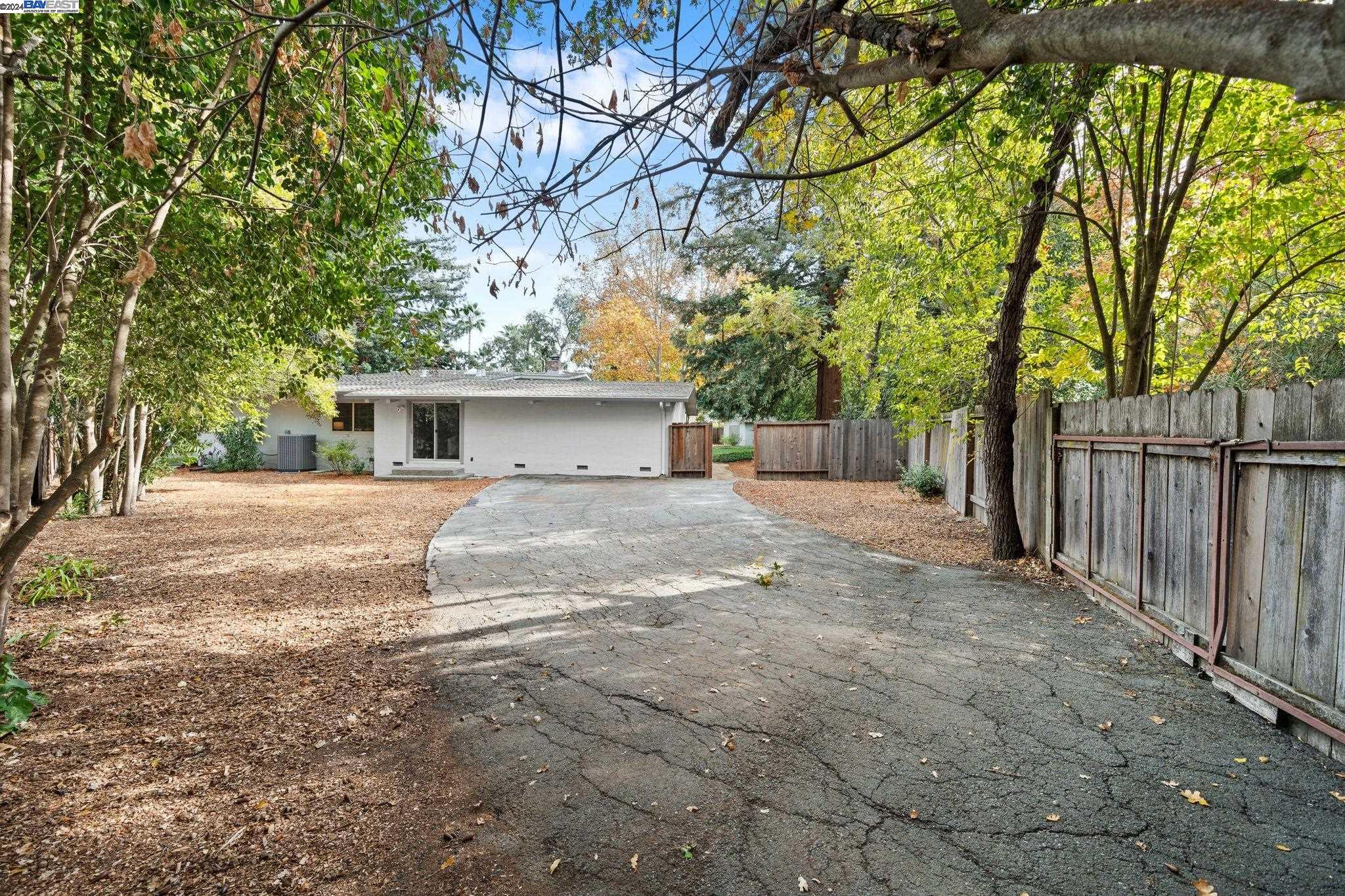 50 Sandra Ct