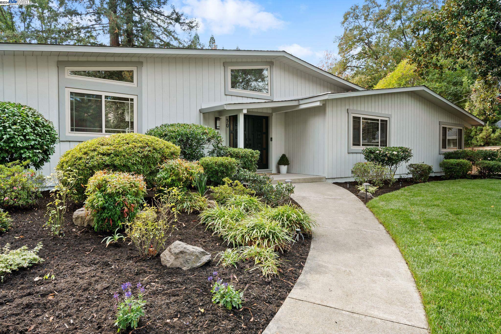 50 Sandra Ct