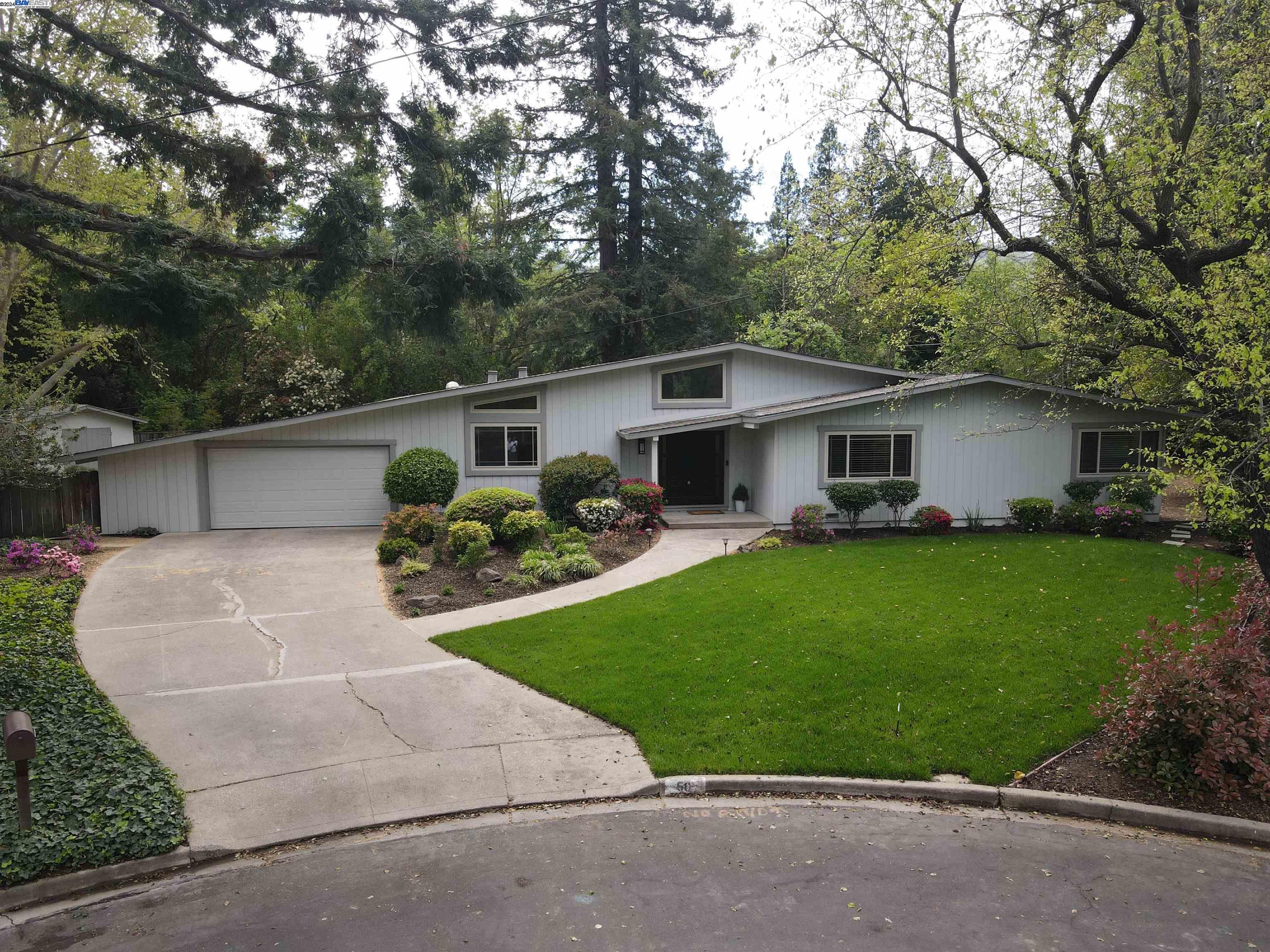 50 Sandra Ct
