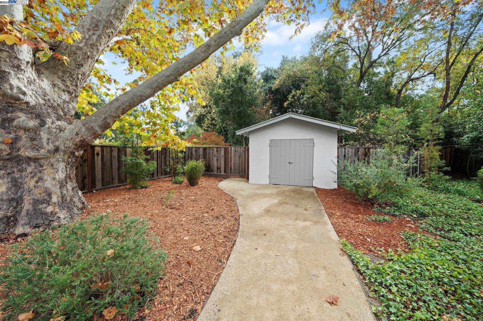 50 Sandra Ct