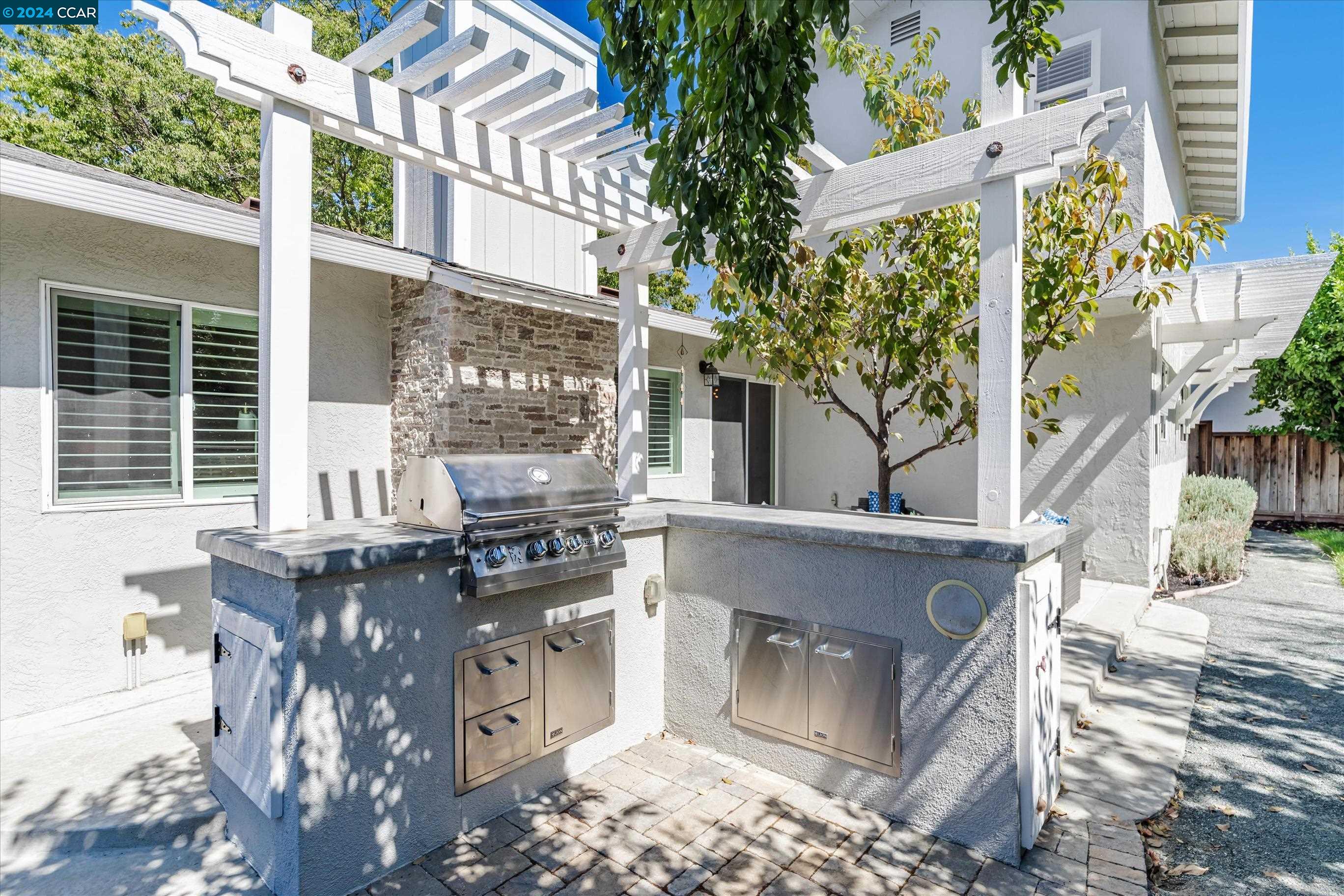725 Avalon Way