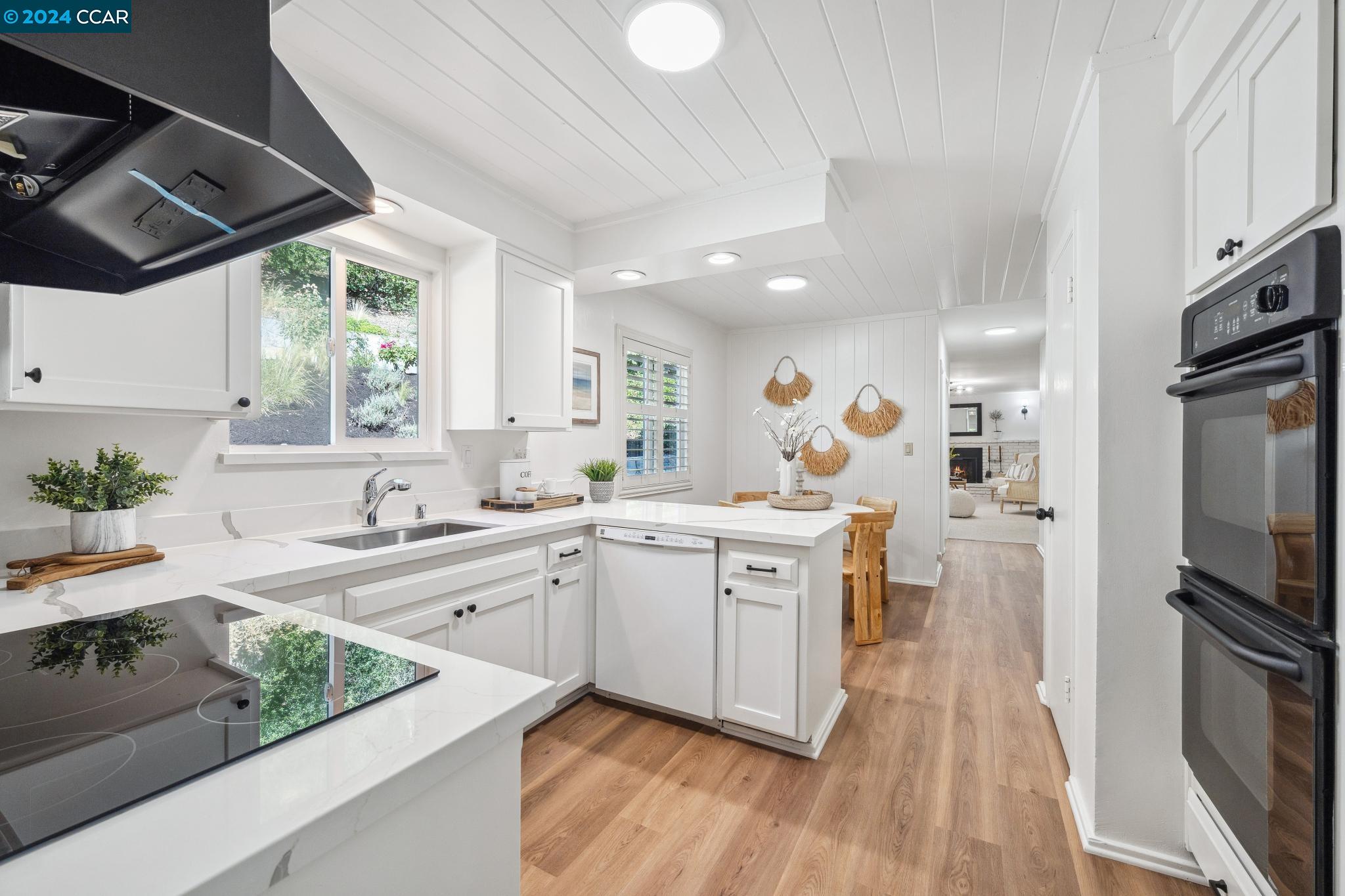 4018 Woodside Ct