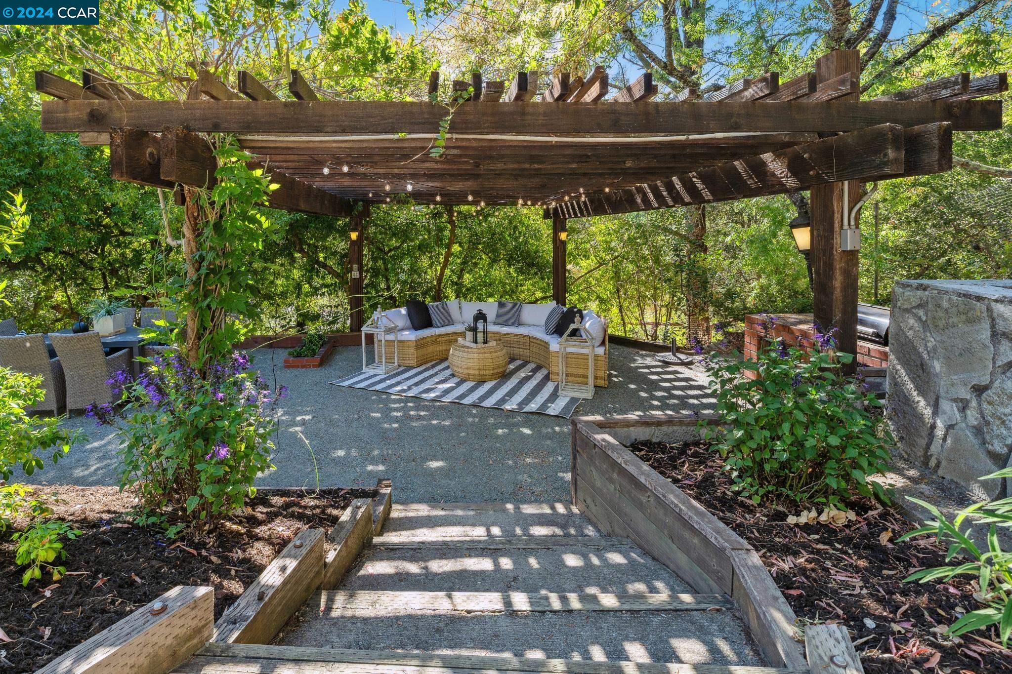 4018 Woodside Ct