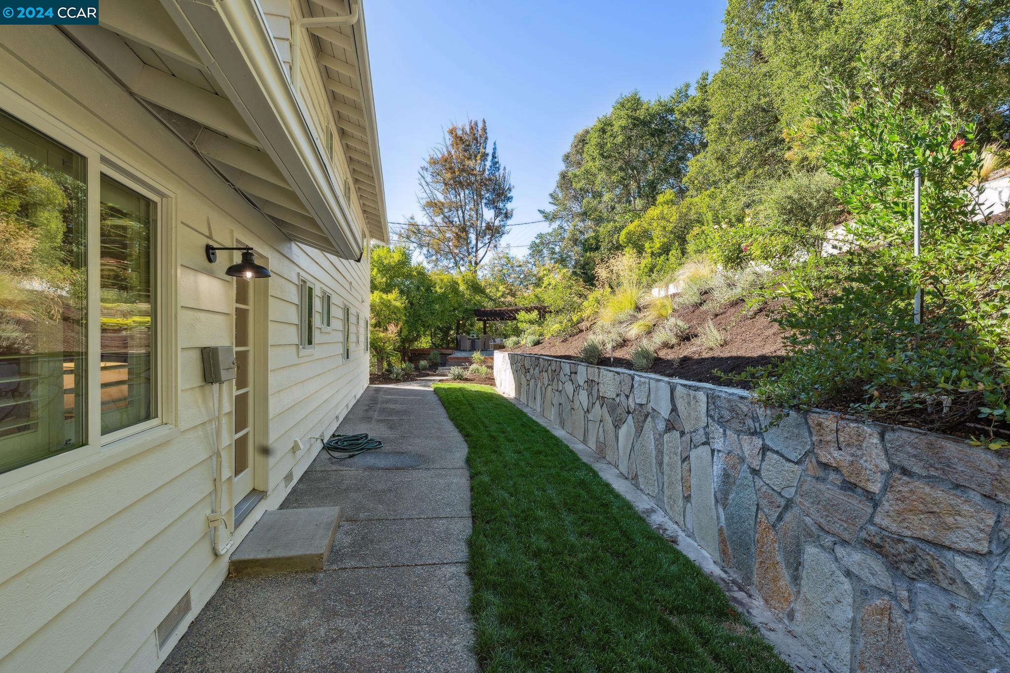 4018 Woodside Ct
