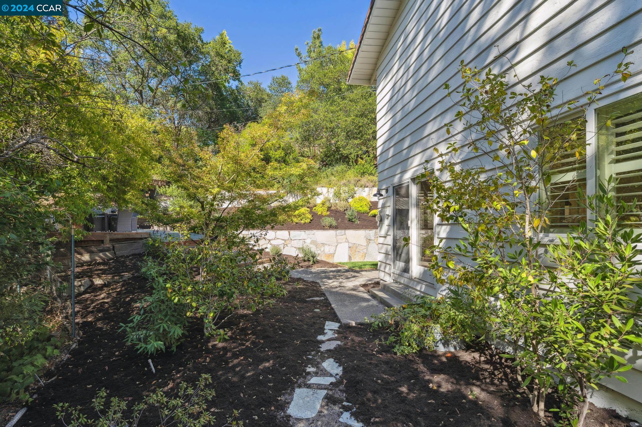 4018 Woodside Ct